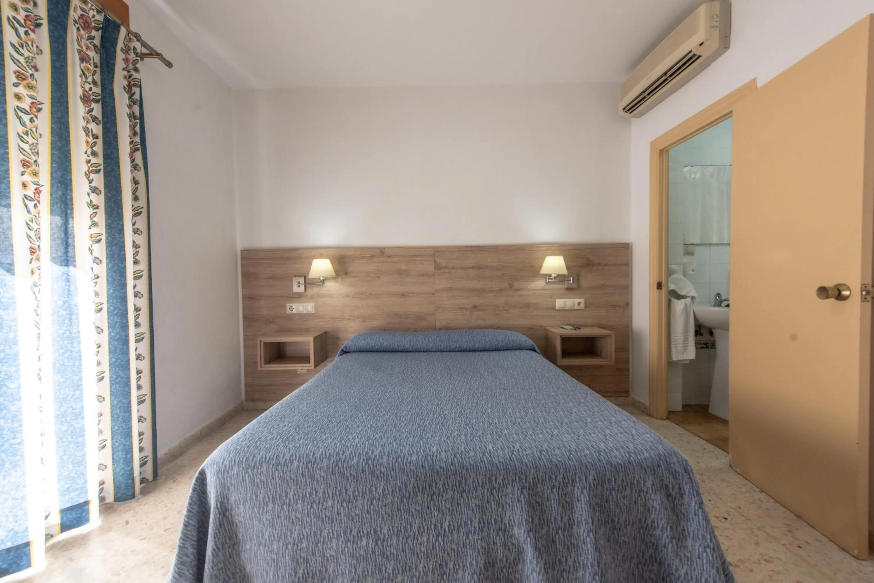 Photo of the whole room, Bed in Hotel San Andres