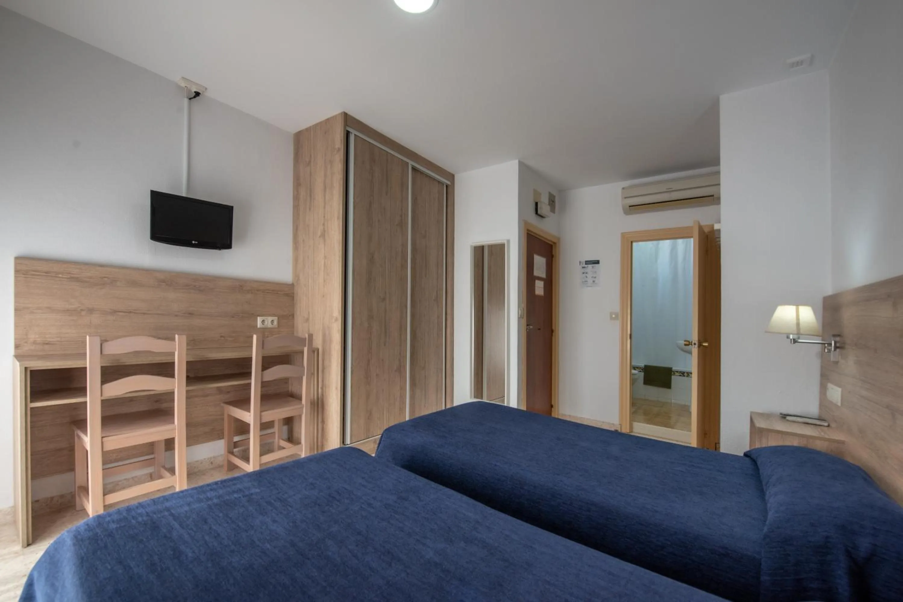 Photo of the whole room, Bed in Hotel San Andres