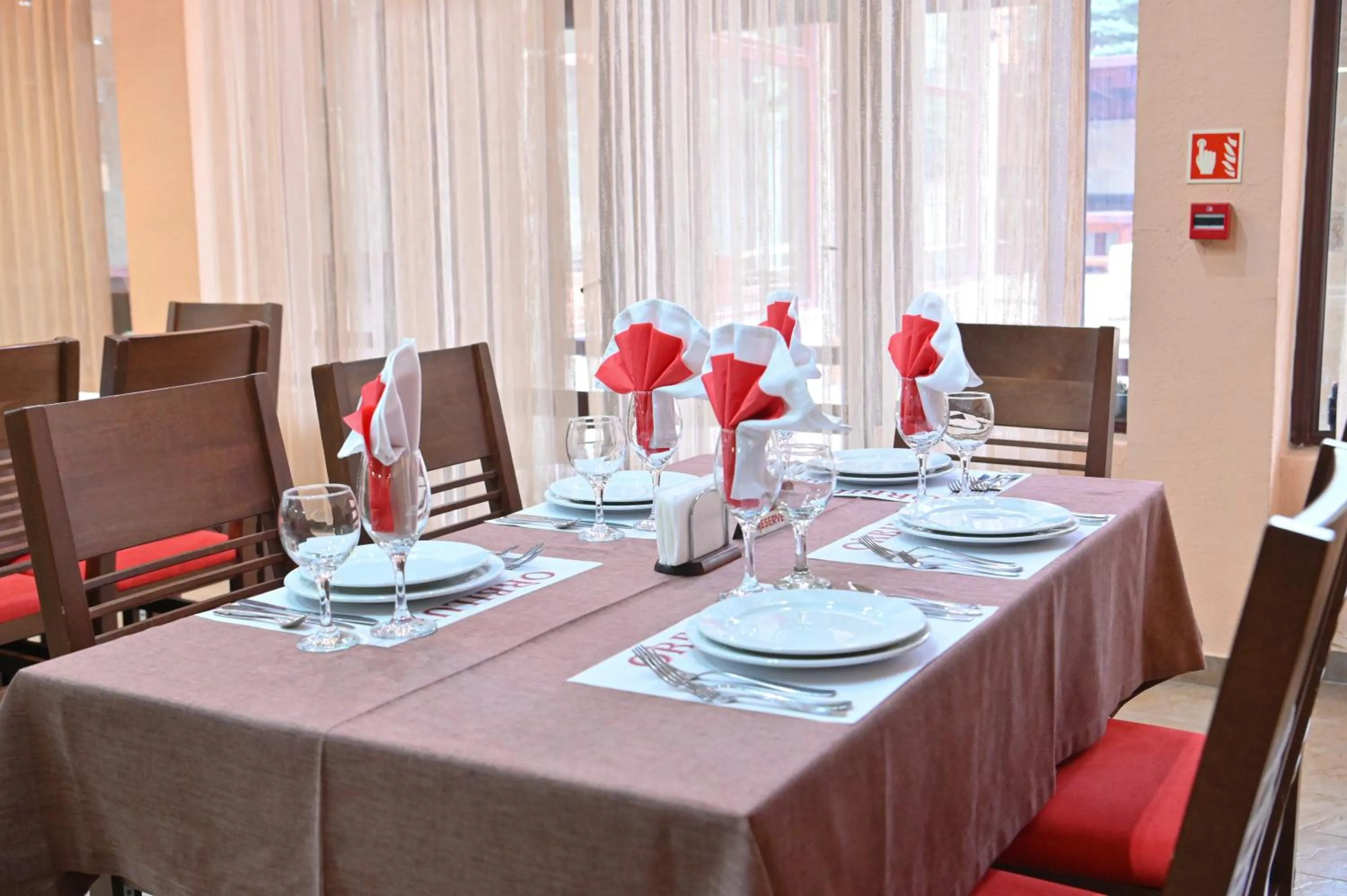 Restaurant/places to eat in Apart Hotel Orbilux