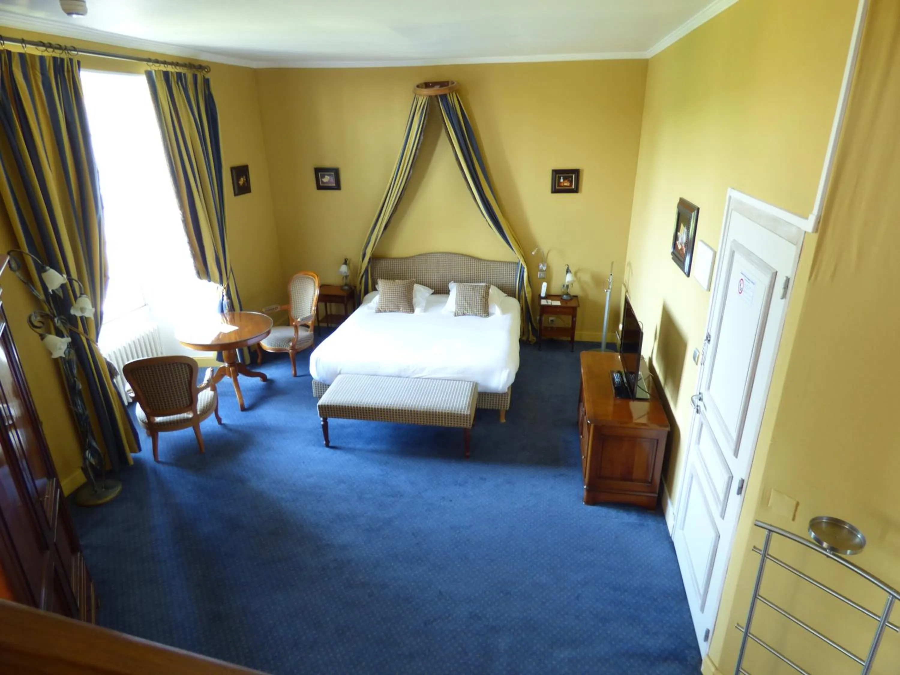 Bedroom, Bed in Chateau De Fere