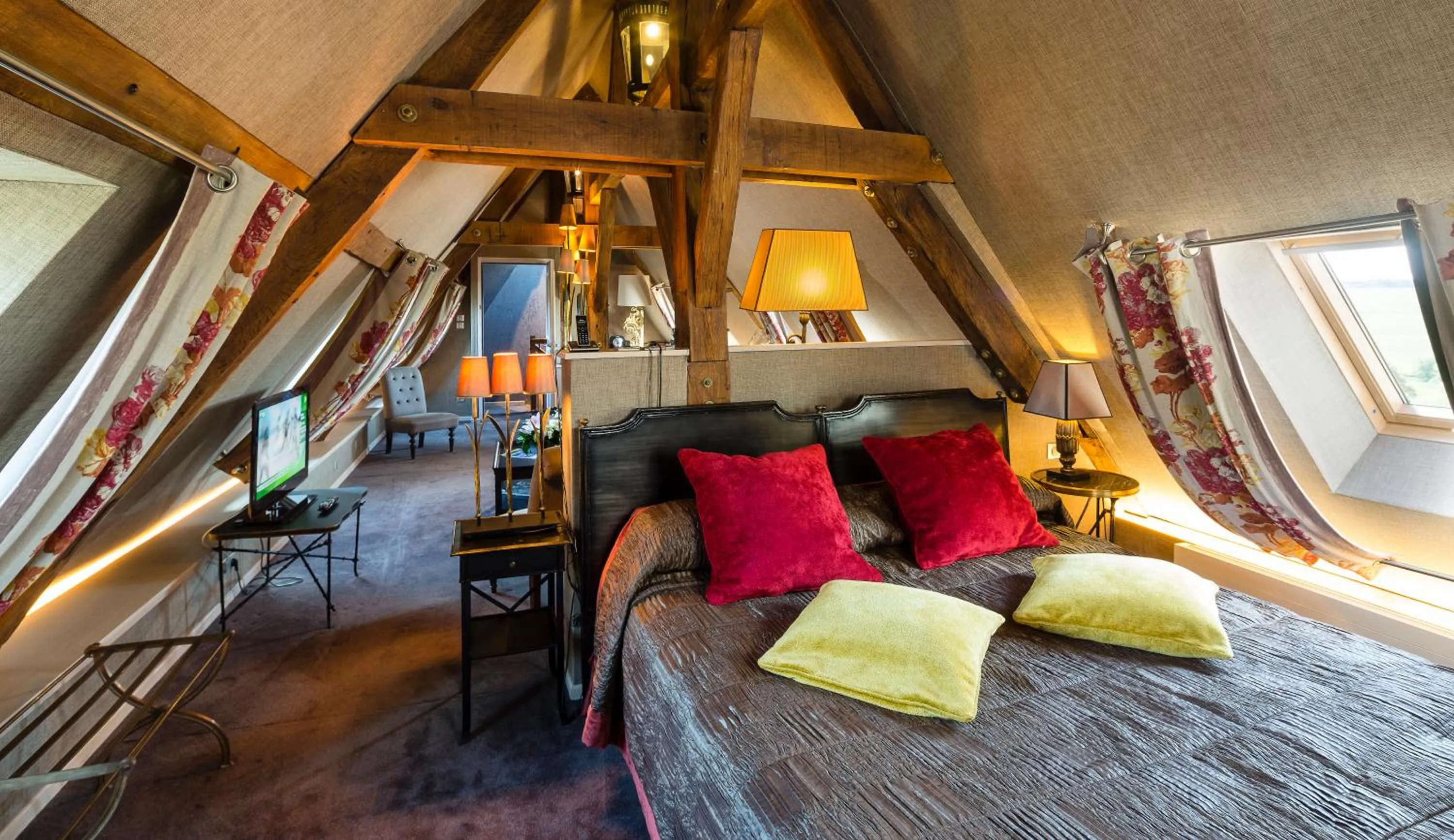 Photo of the whole room, Bed in Chateau De Fere