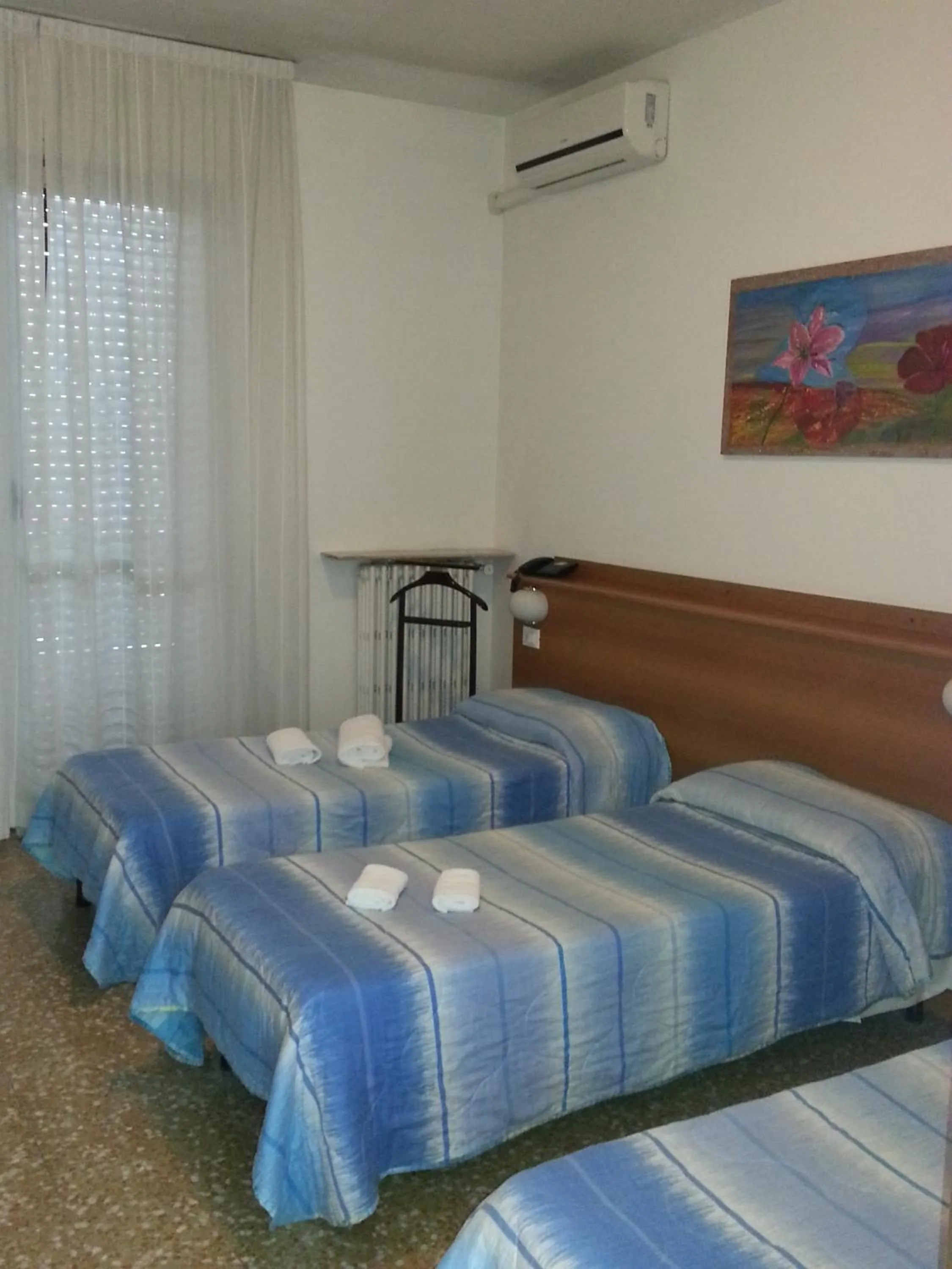 Bed in Hotel Lombardia