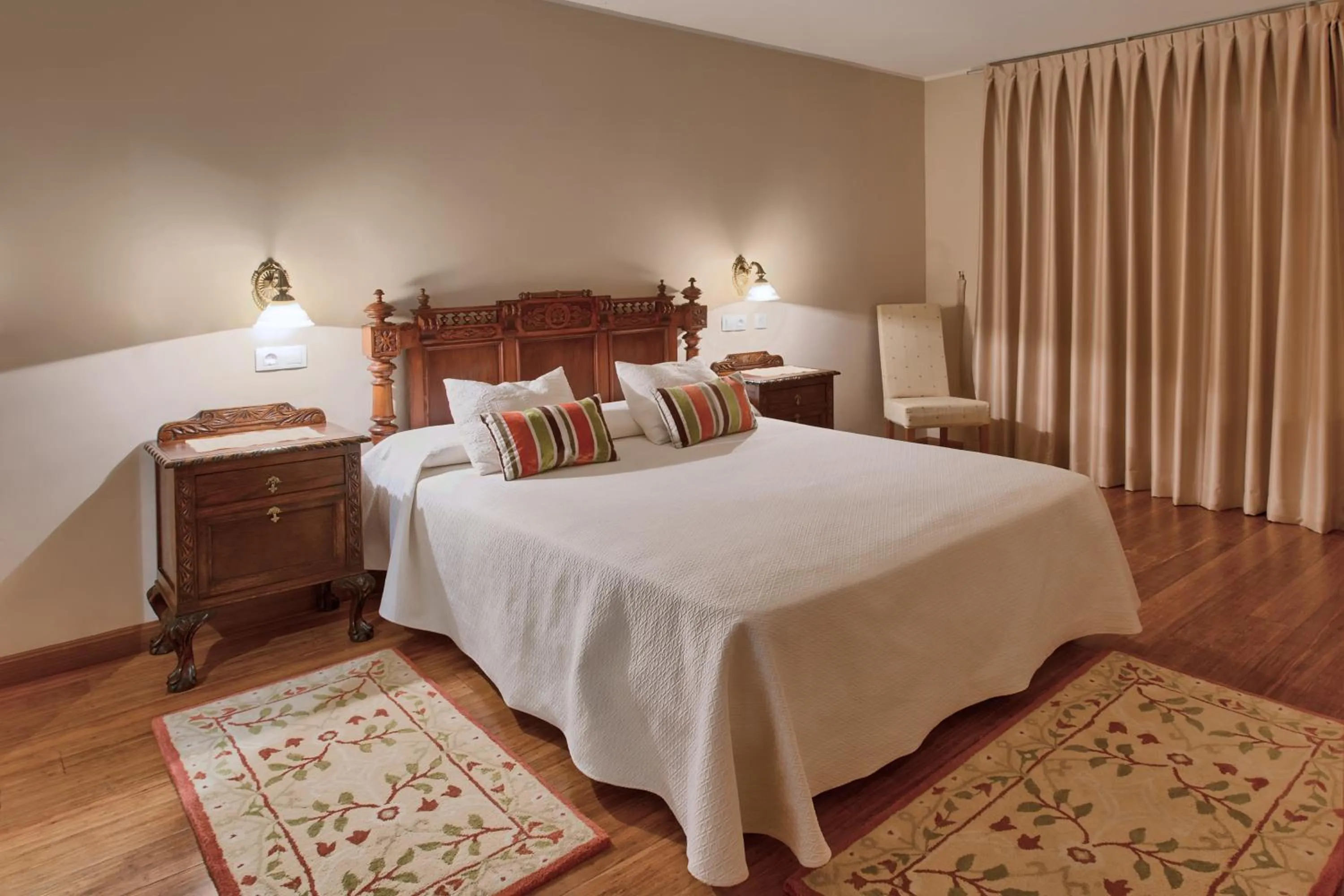 Photo of the whole room, Bed in La Casona de la Roza