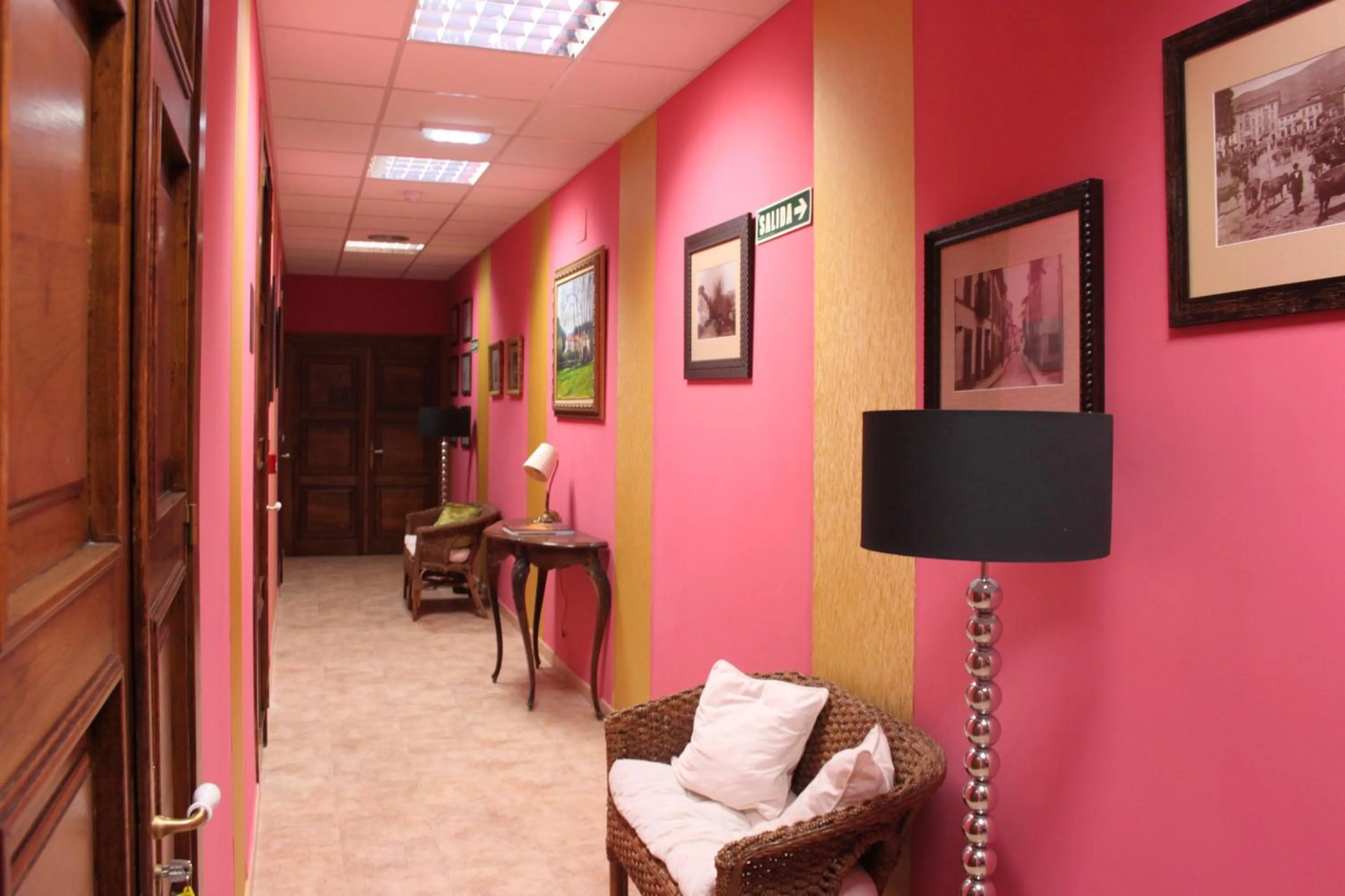 Business facilities in La Casona de la Roza
