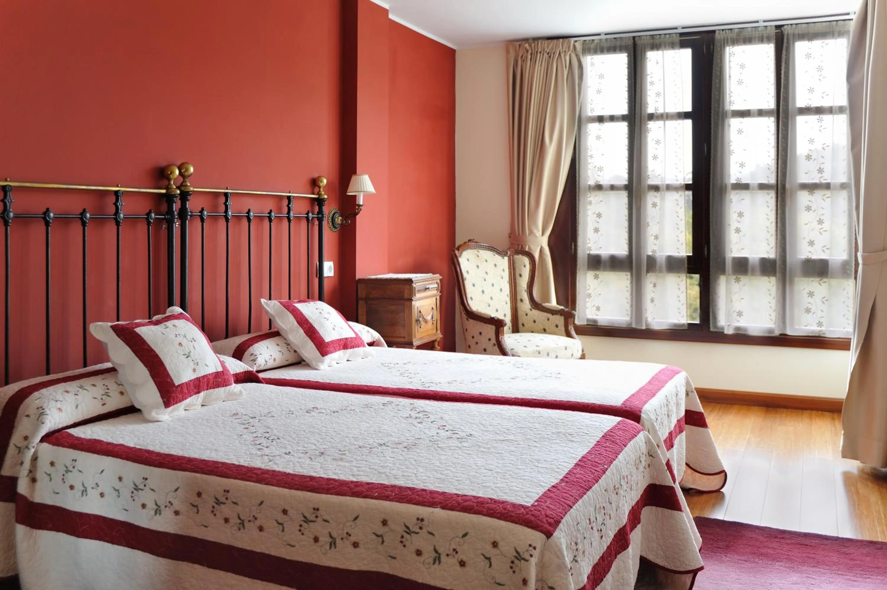 Photo of the whole room, Bed in La Casona de la Roza