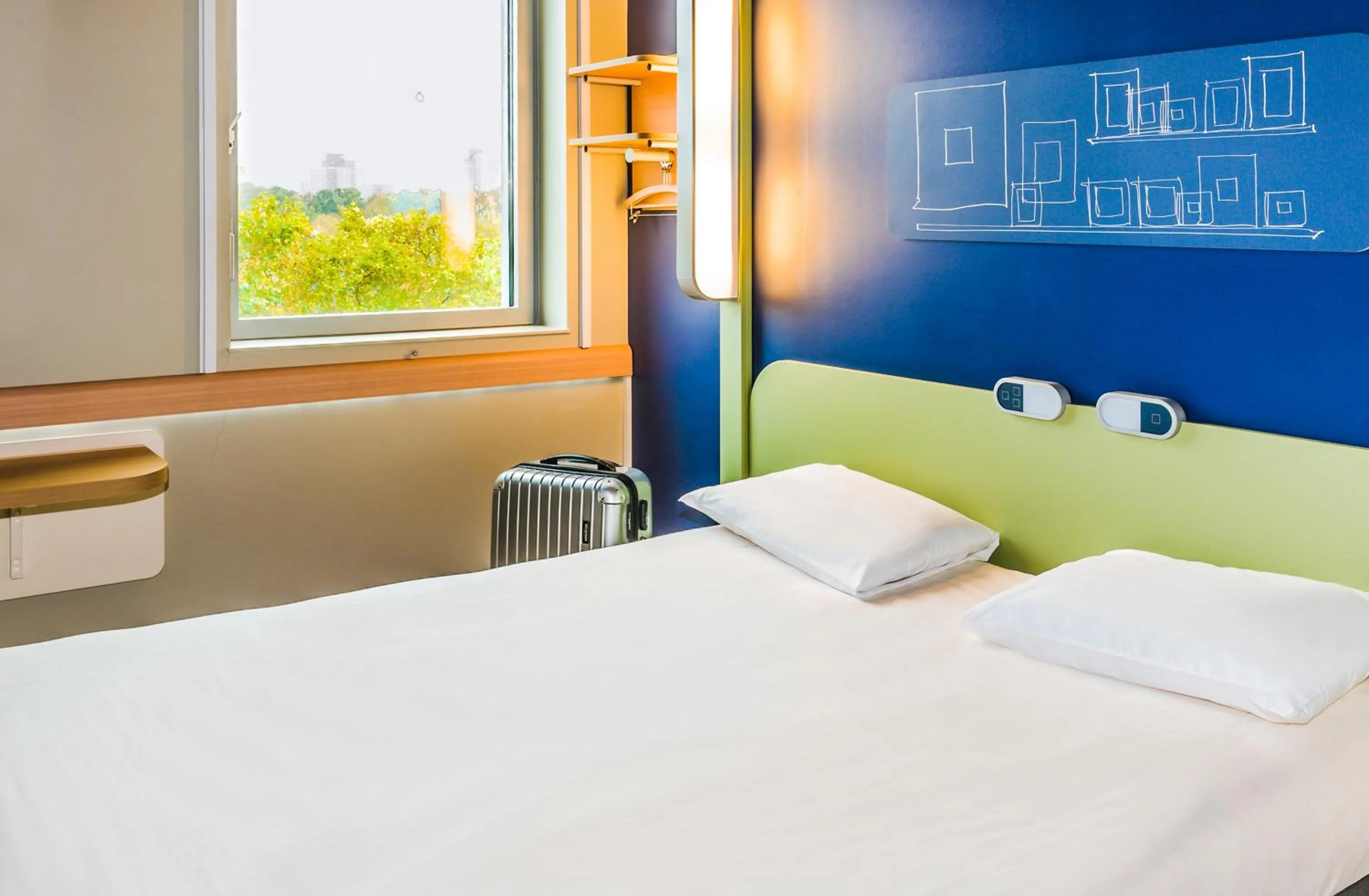 Bedroom, Bed in Ibis Budget Cergy St Christophe