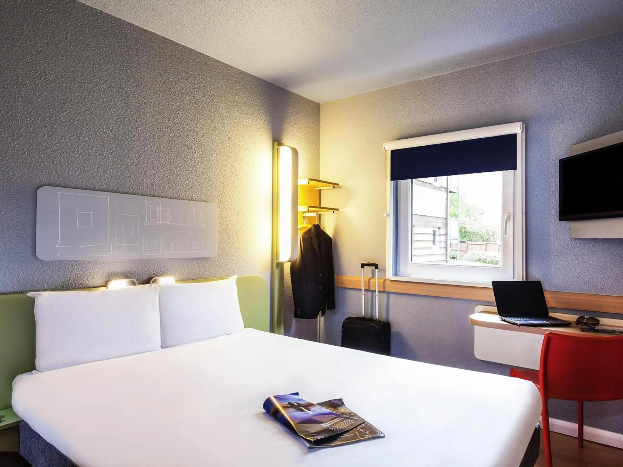 Bedroom, Bed in Ibis Budget Cergy St Christophe