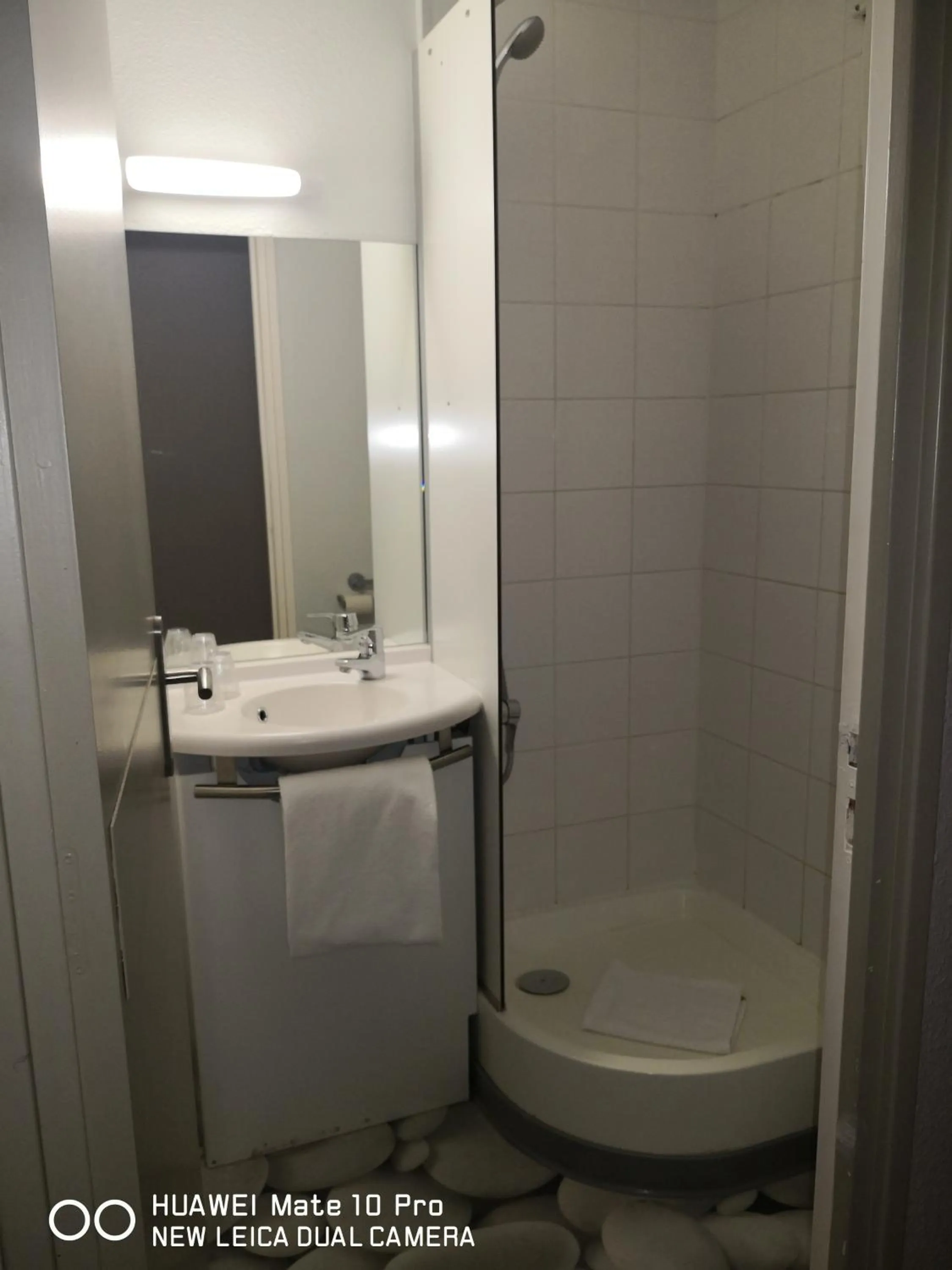 Shower in Ibis Budget Cergy St Christophe