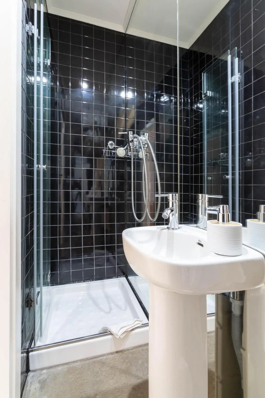 Shower in Vila Santa Marinha