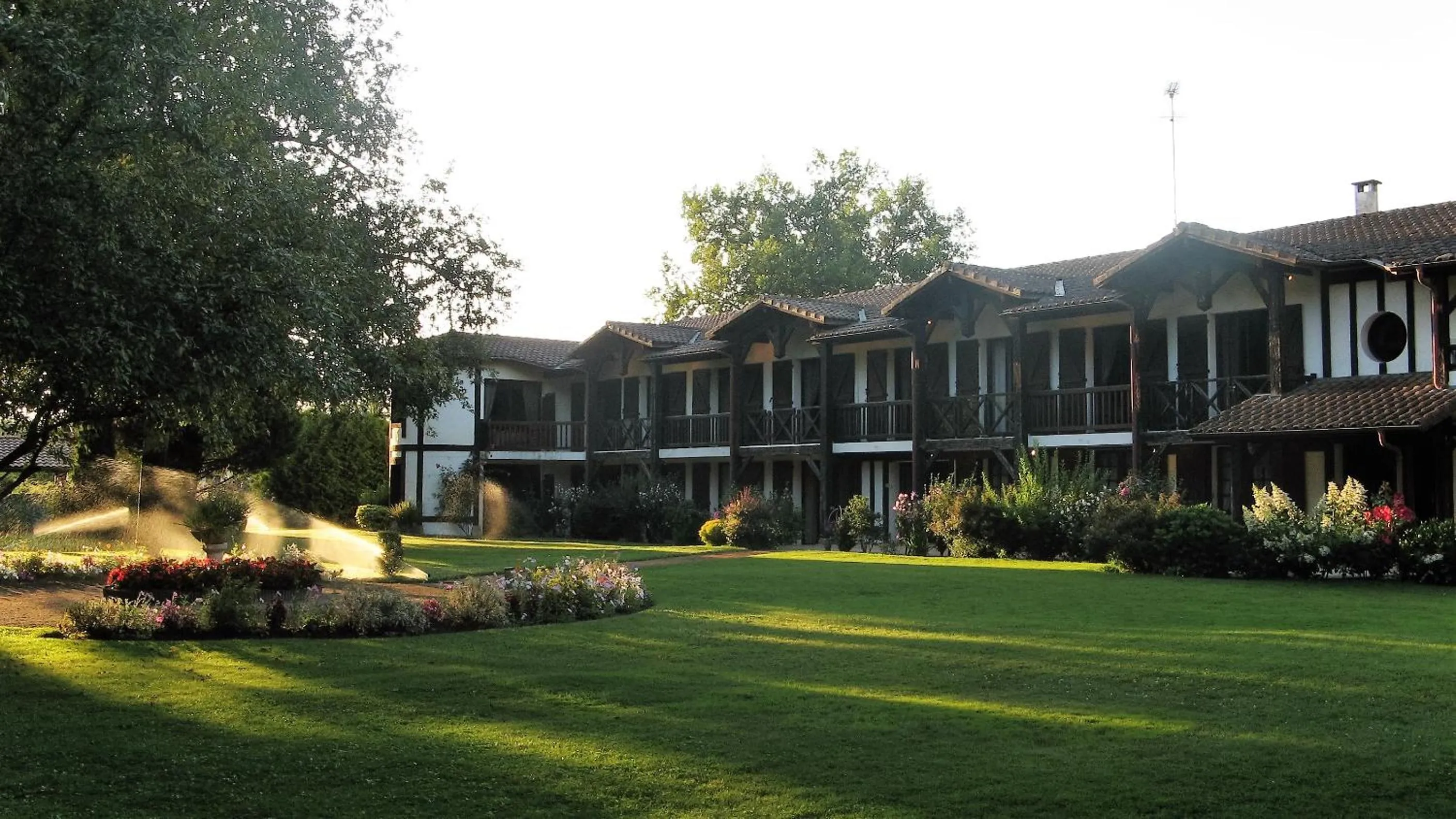 Property building in Auberge des Pins - Teritoria