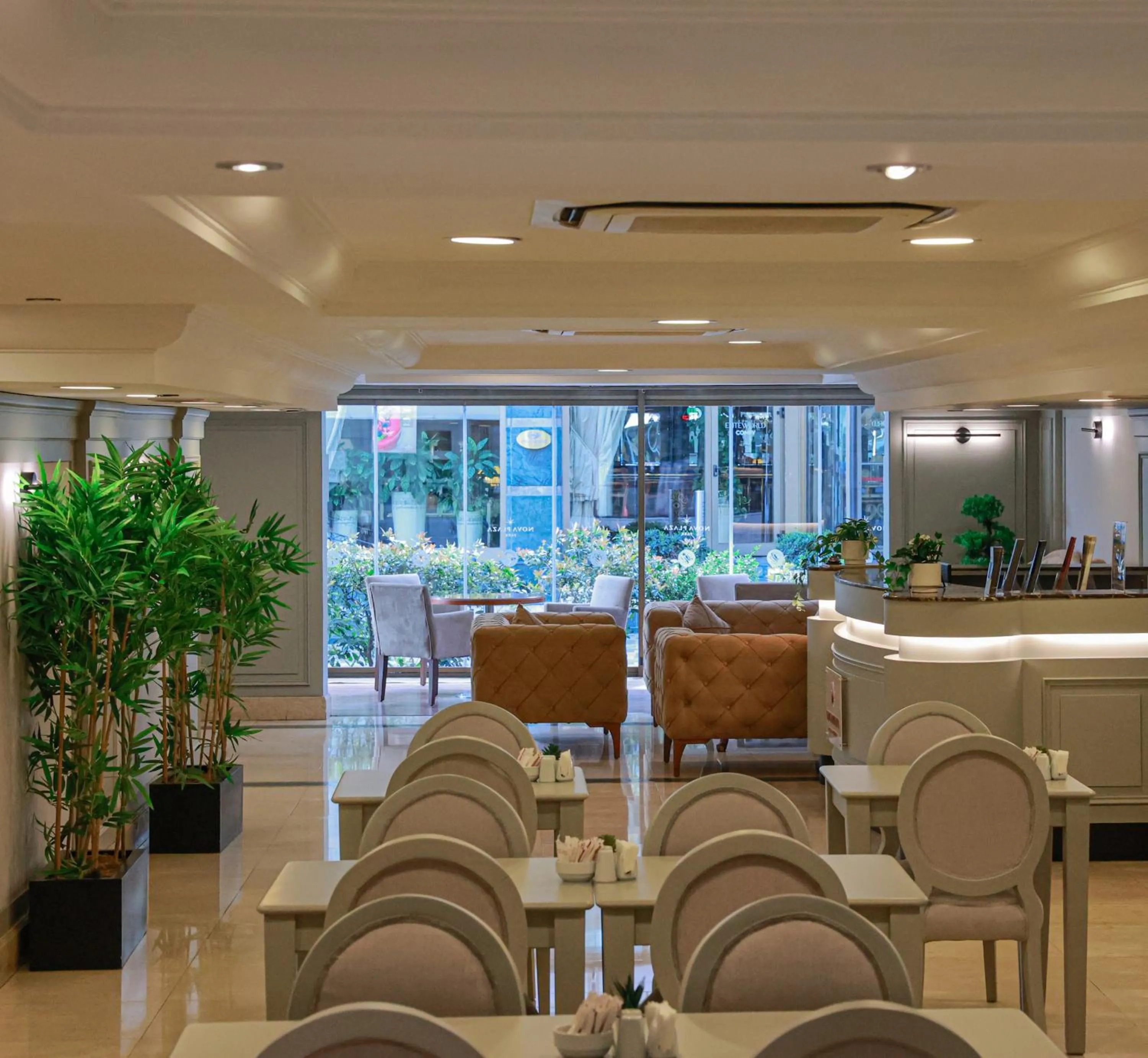 Lobby or reception in Nova Plaza Park Hotel