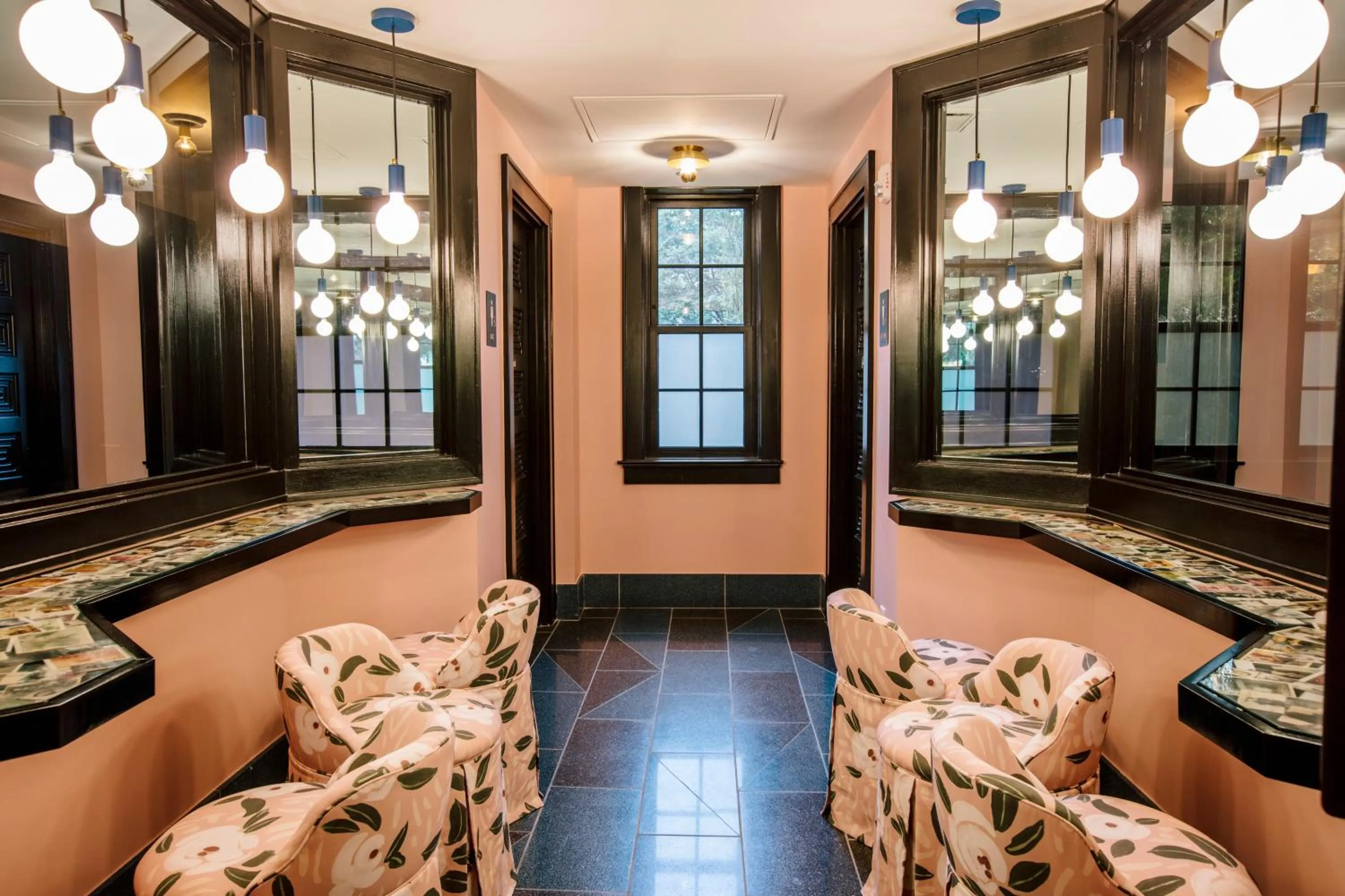 Bathroom in Hotel Clermont Atlanta, by Oliver