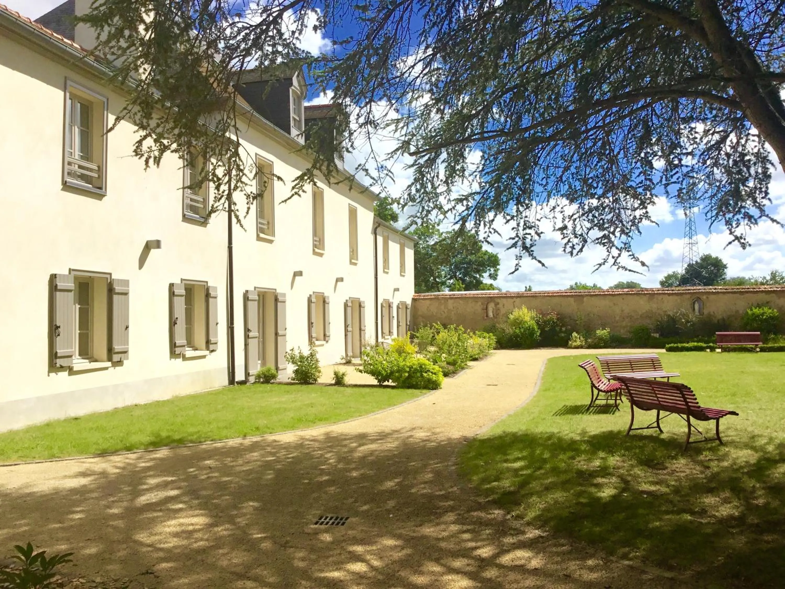 Garden view in La Pommeraie