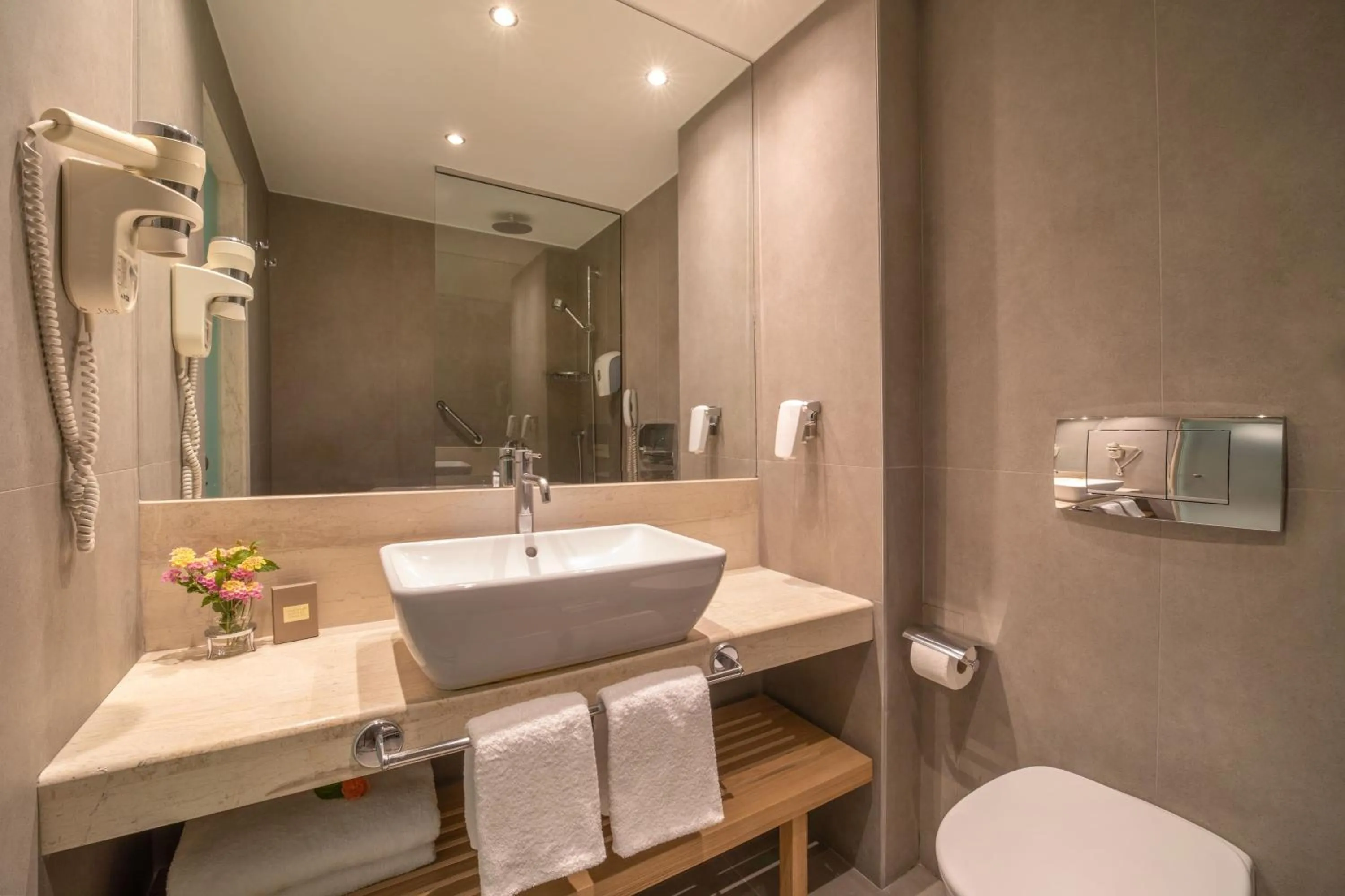 Bathroom in Hotel Blue Sea Beach Affiliated by Meliá