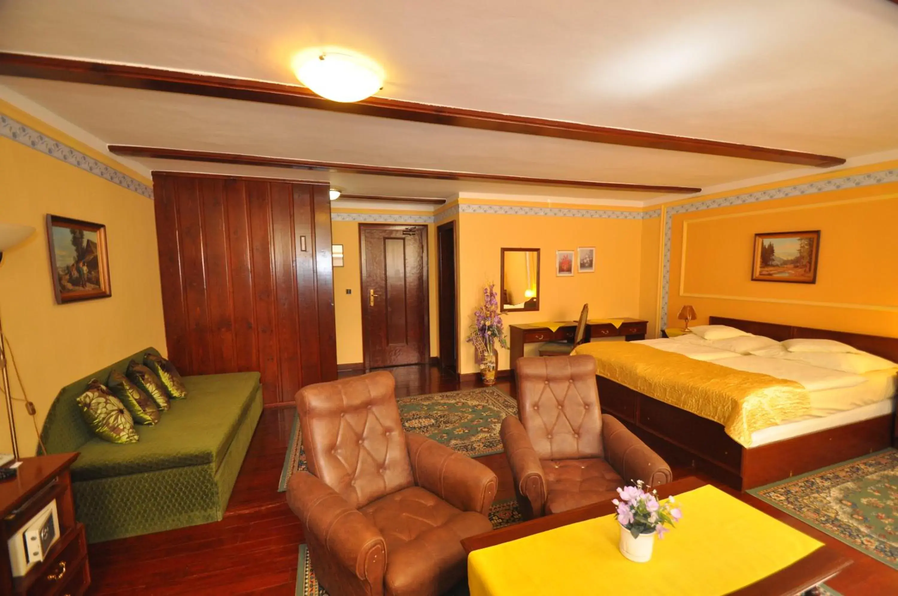 Standard Quadruple Room in GARNI -Hotel Barbakan Standard Quadruple Room in GARNI -Hotel Barbakan