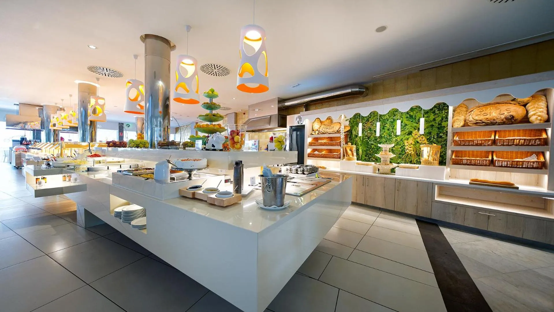 Restaurant/places to eat in Bull Escorial & SPA