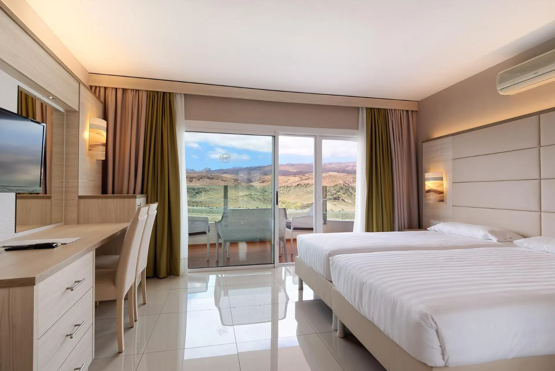 Mountain view, Bed in Bull Escorial & SPA