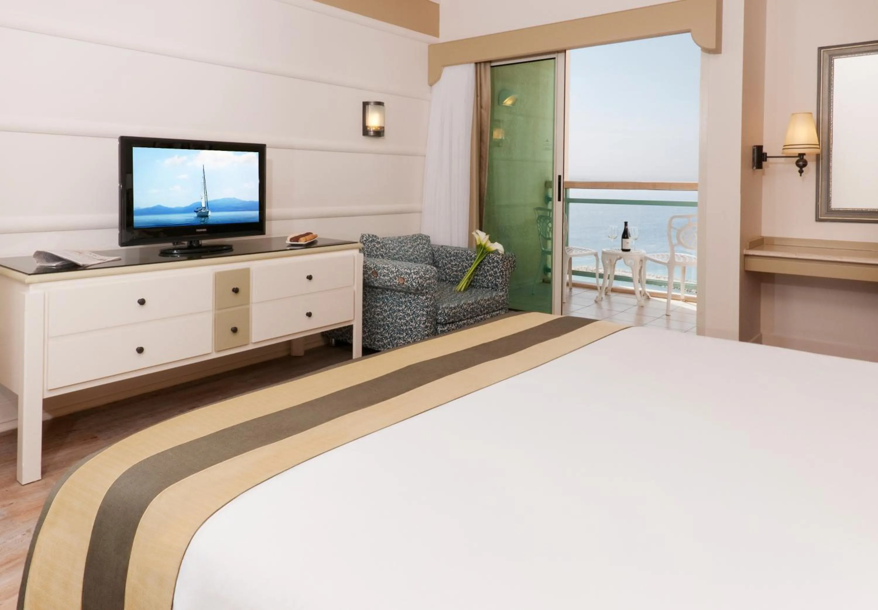 Sea view, Bed in Herods Palace Hotels & Spa Eilat a Premium collection by Fattal Hotels
