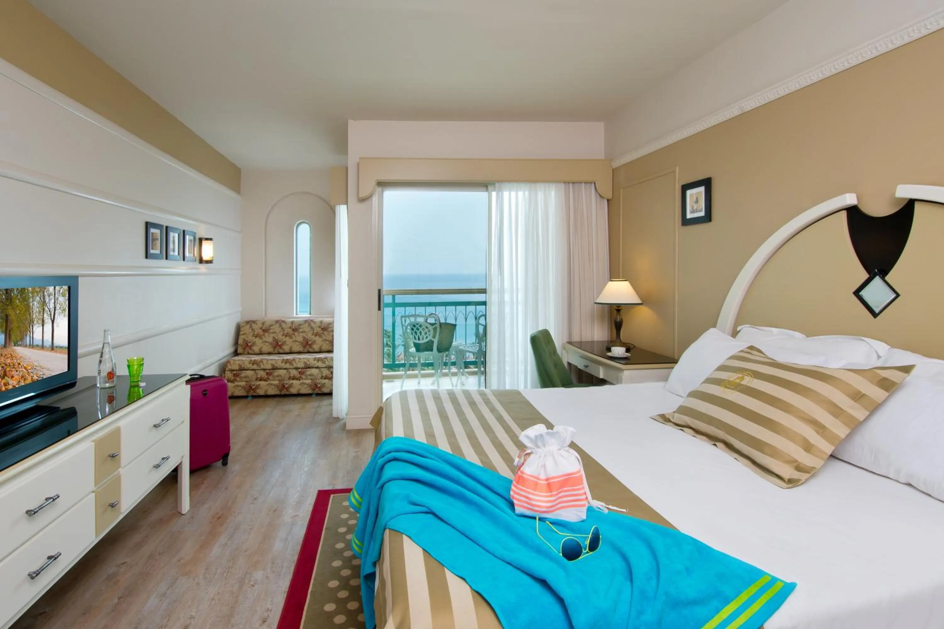 Sea view, Bed in Herods Palace Hotels & Spa Eilat a Premium collection by Fattal Hotels