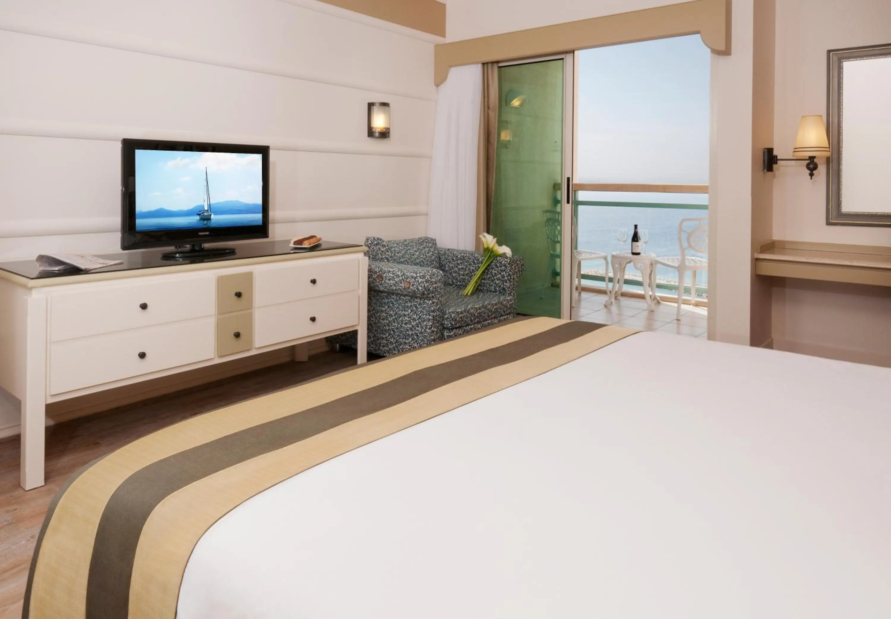 TV and multimedia, Bed in Herods Palace Hotels & Spa Eilat a Premium collection by Fattal Hotels