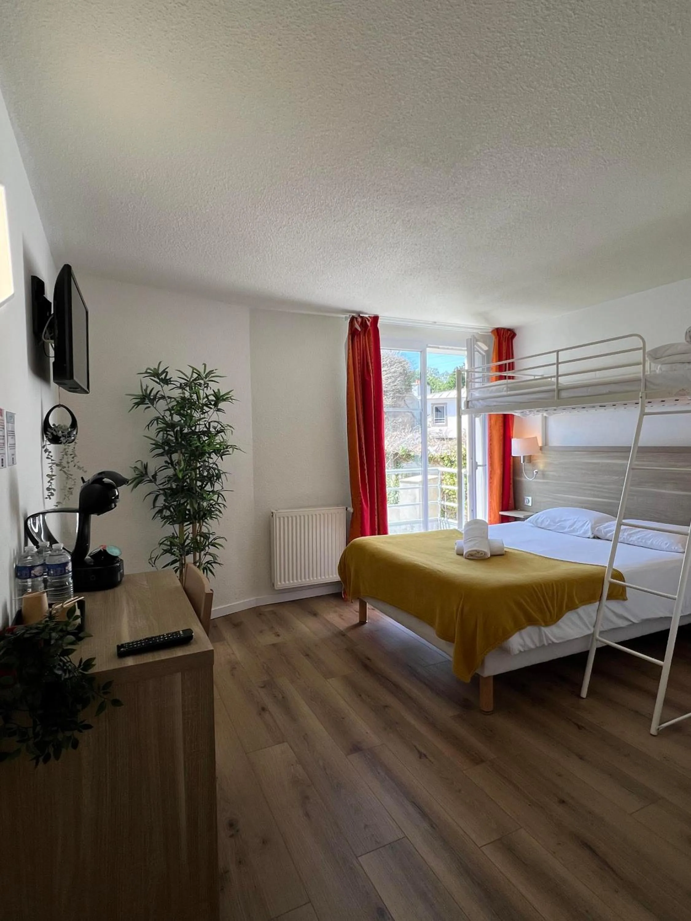 Triple Room in Couett'Hôtel Brest Port de plaisance, Les pieds dans l'eau