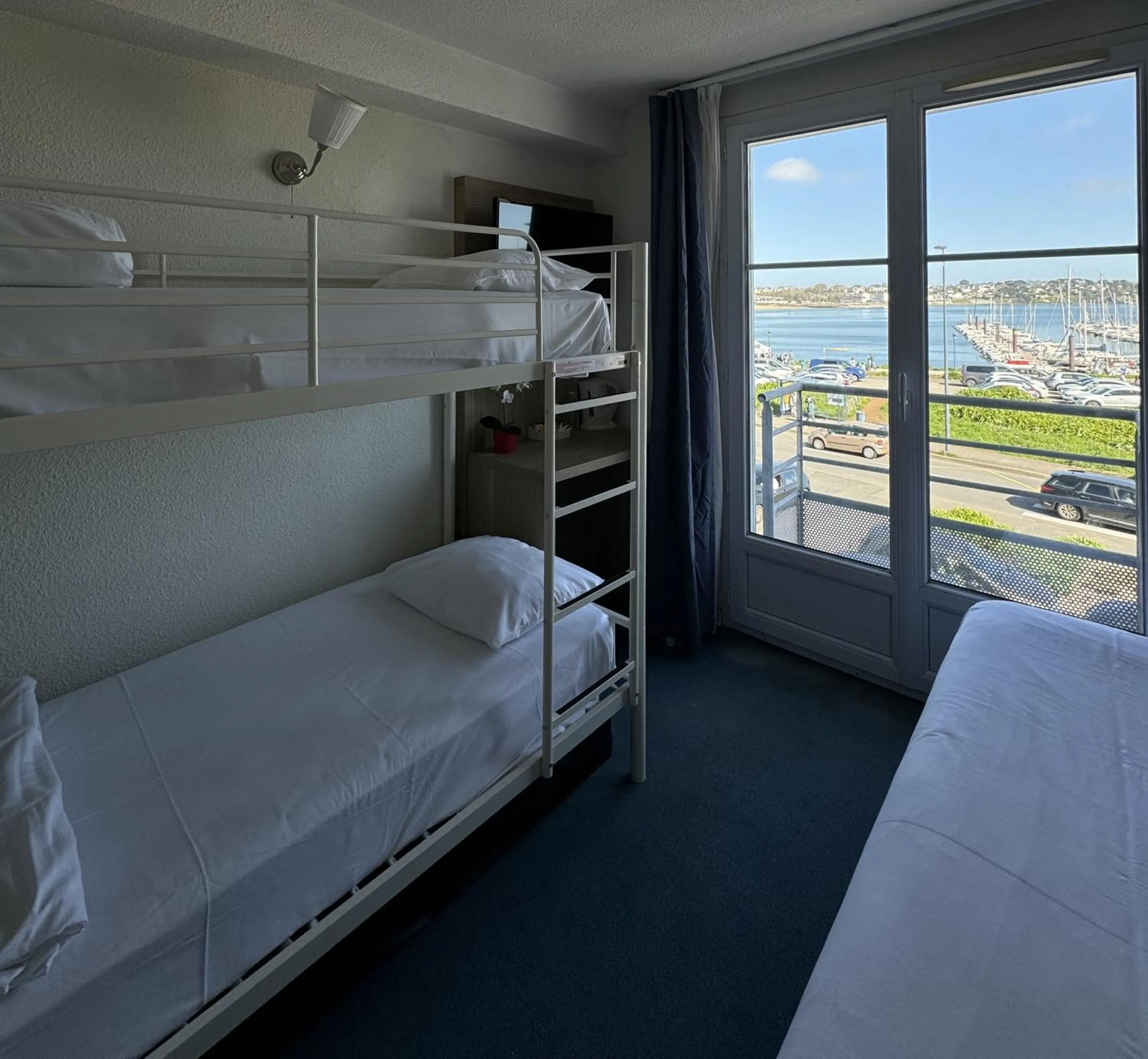 bunk bed, Bed in Couett'Hôtel Brest Port de plaisance, Les pieds dans l'eau