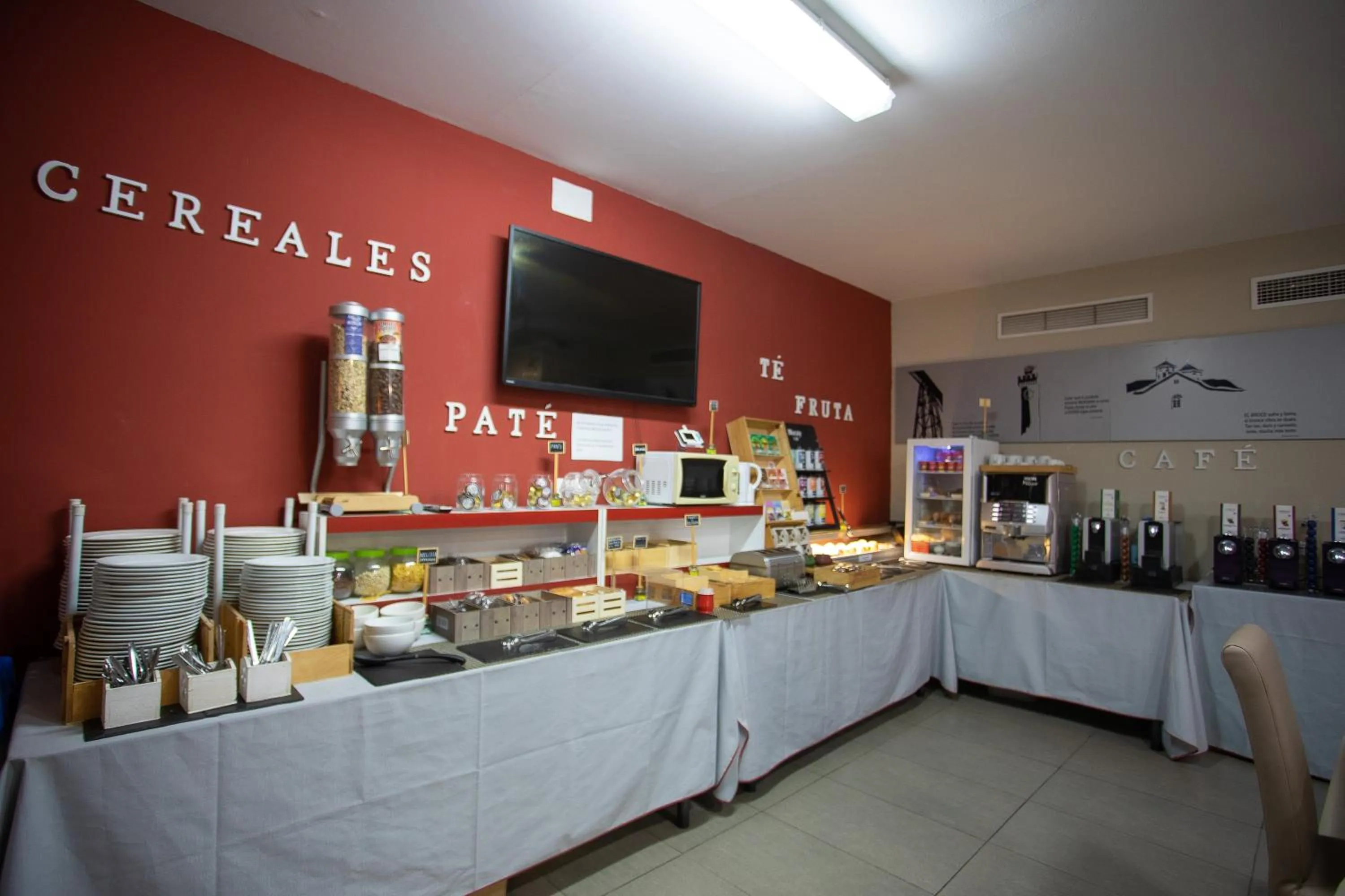 Buffet breakfast in Hotel LB Villa De Cuenca