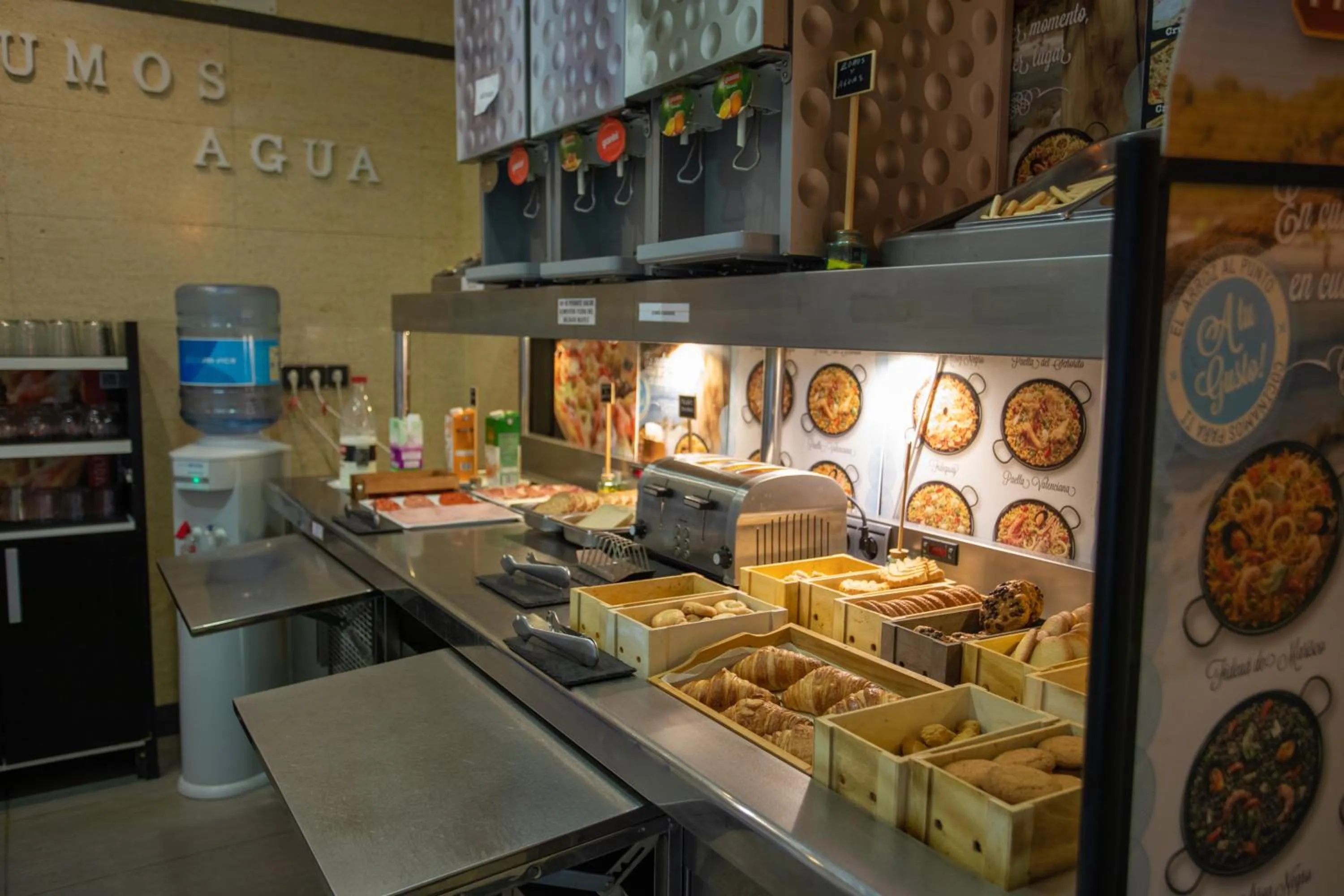 Buffet breakfast in Hotel LB Villa De Cuenca