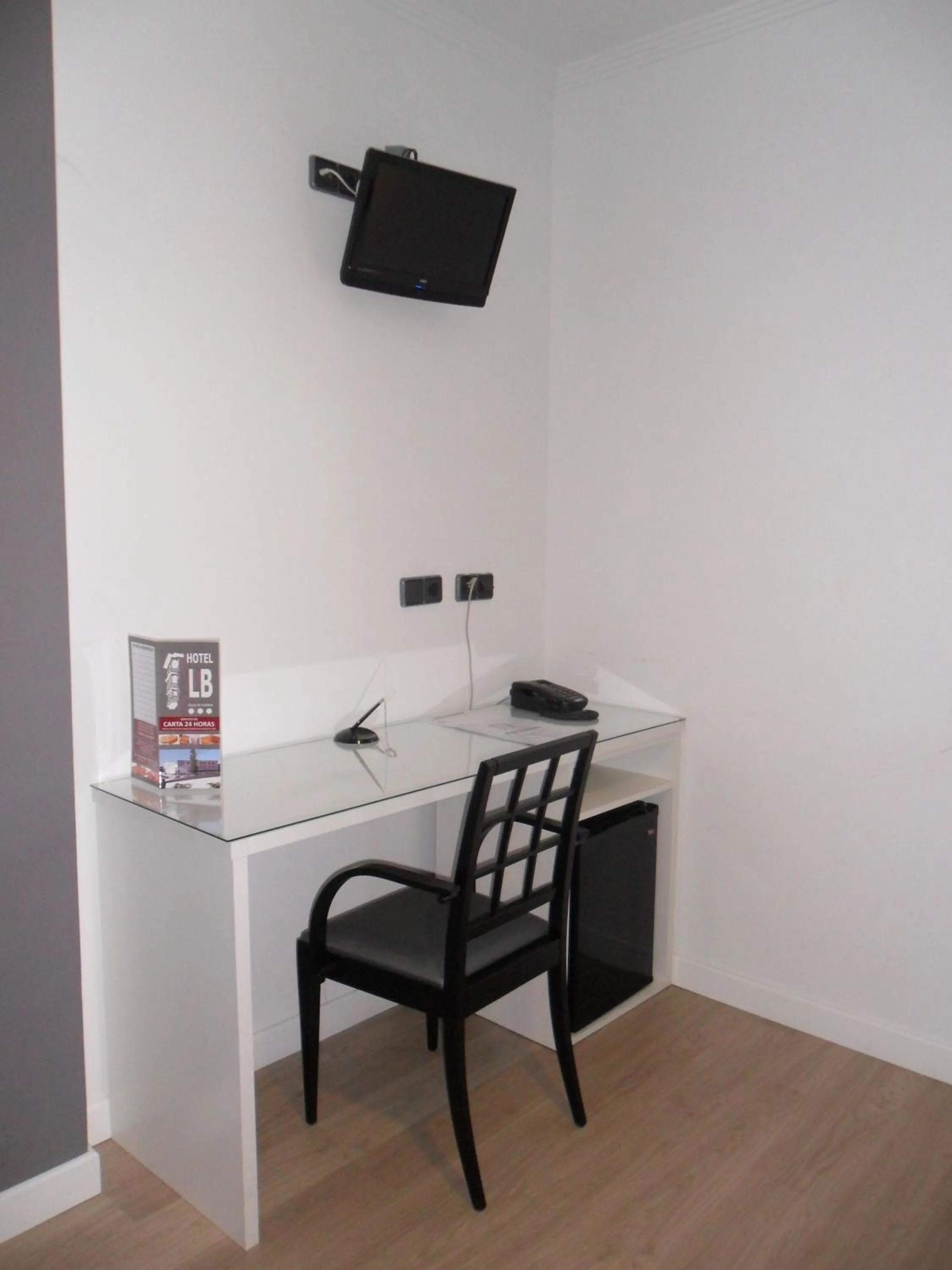 TV and multimedia in Hotel LB Villa De Cuenca