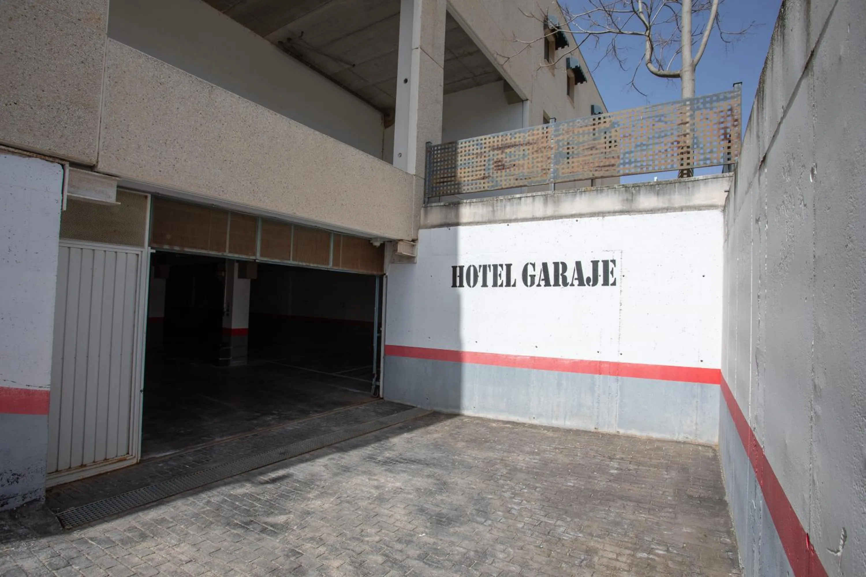 Parking in Hotel LB Villa De Cuenca