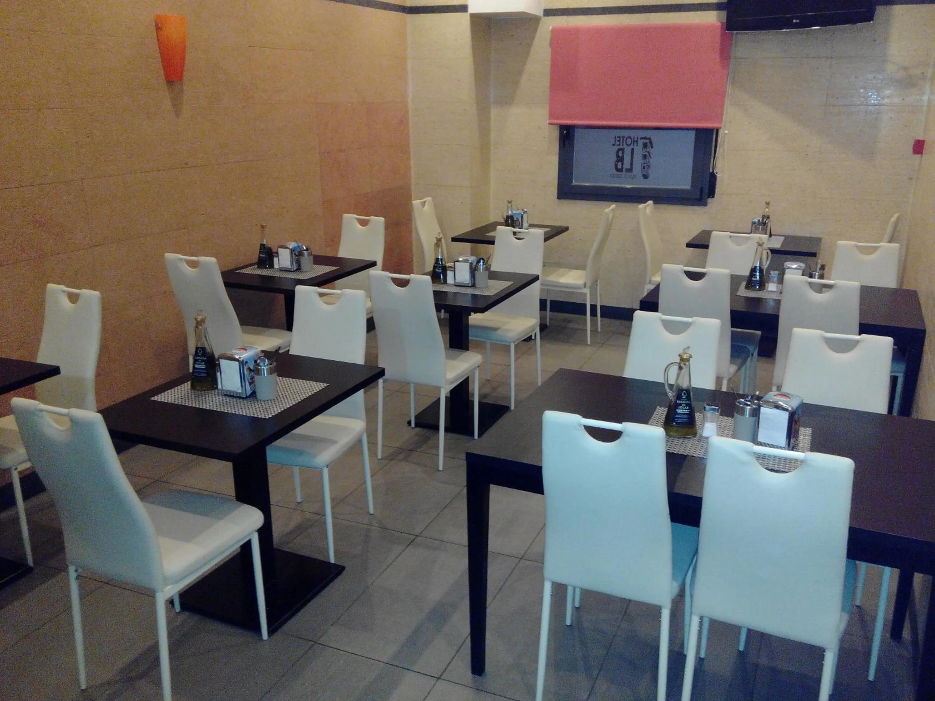 Restaurant/places to eat in Hotel LB Villa De Cuenca