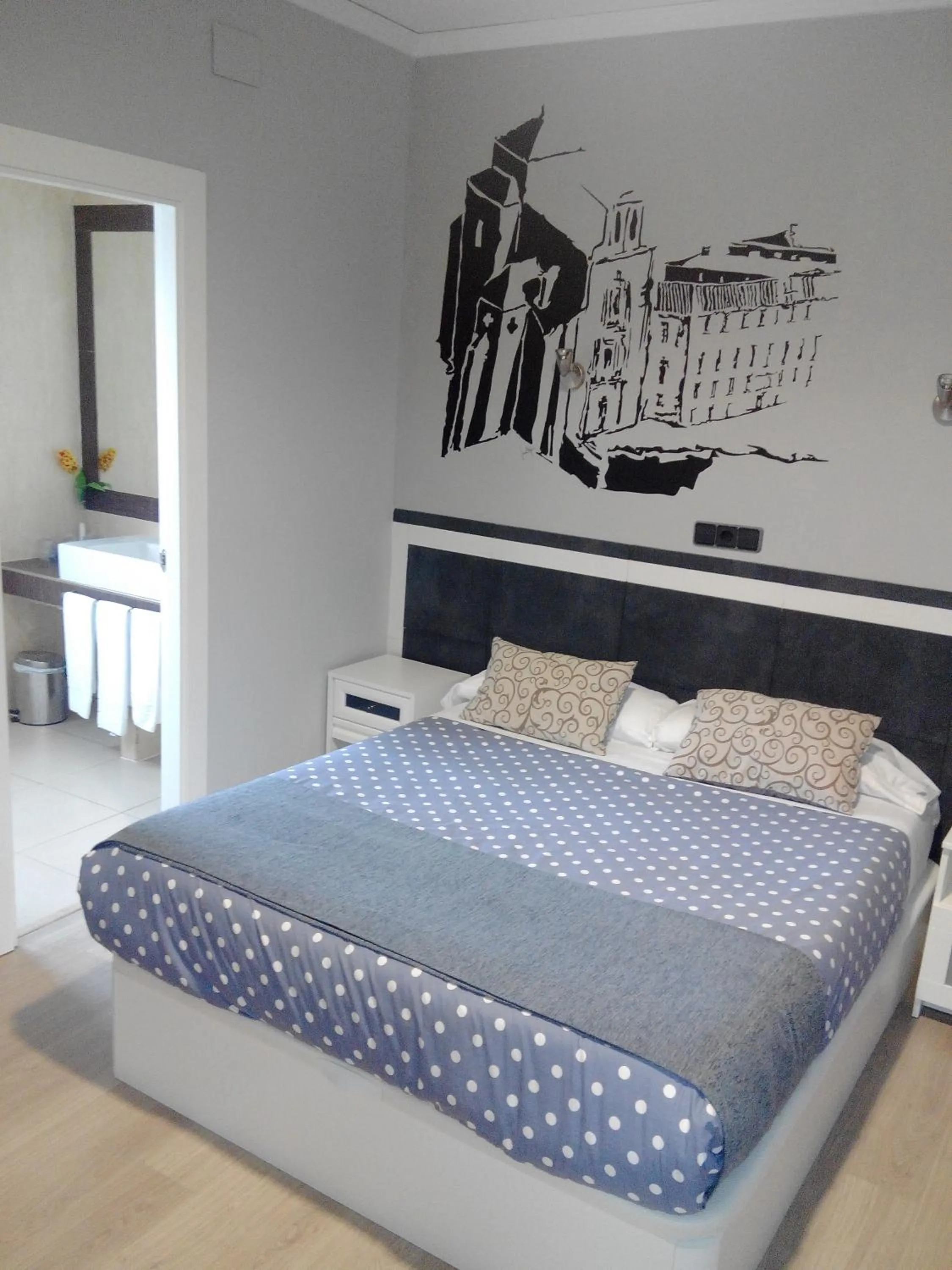 Bedroom, Bed in Hotel LB Villa De Cuenca