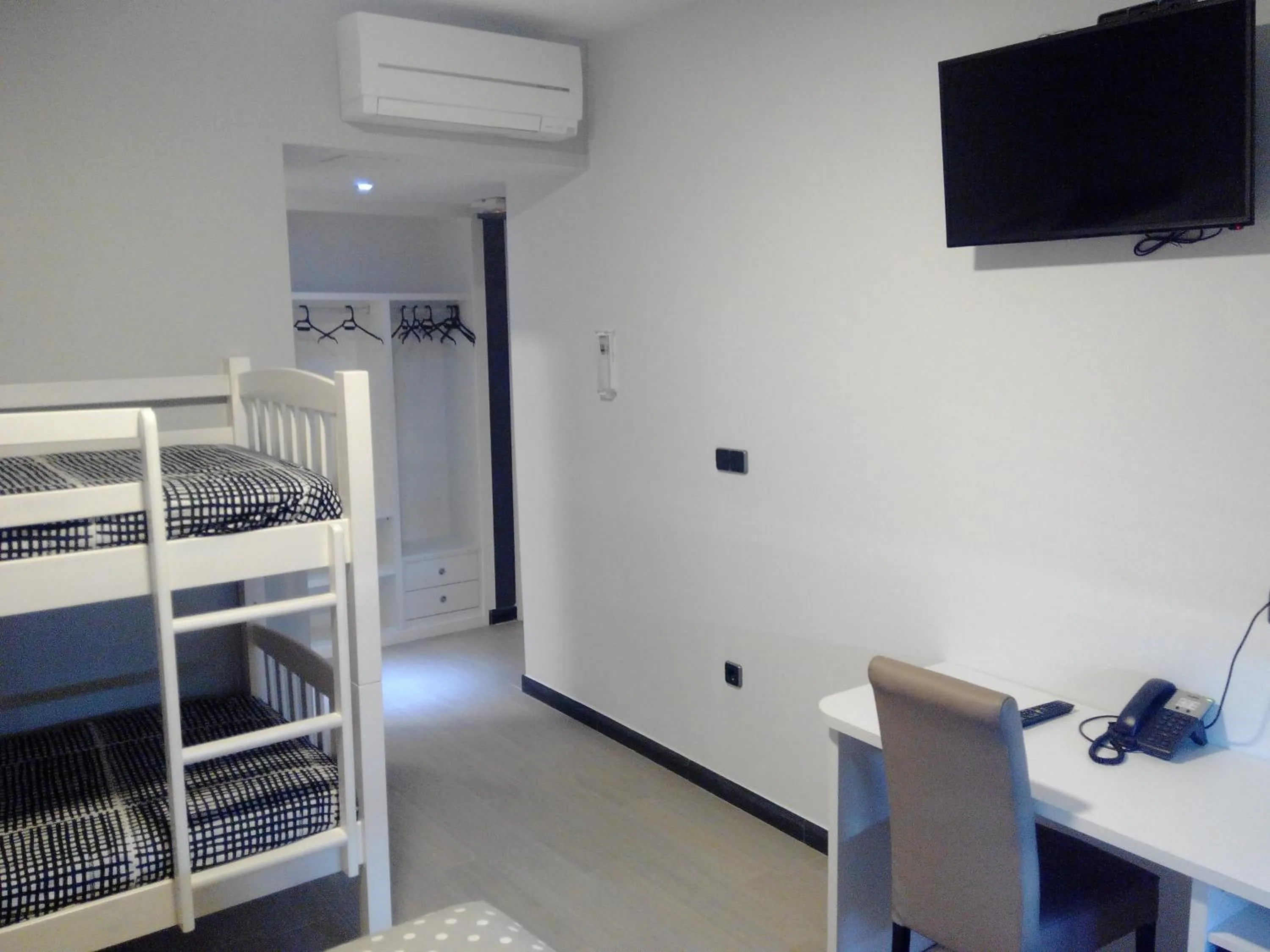 bunk bed, Bed in Hotel LB Villa De Cuenca