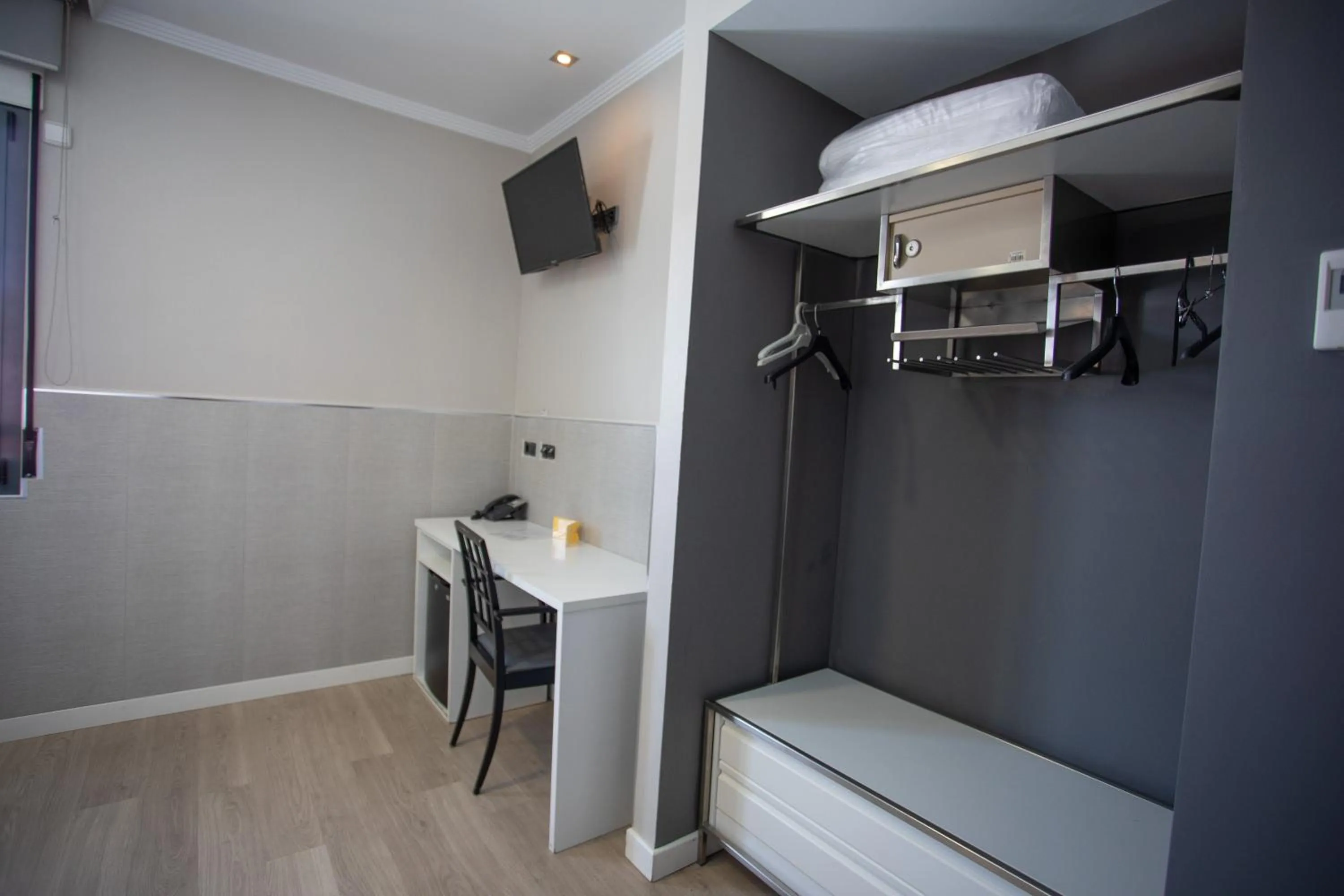 Bedroom in Hotel LB Villa De Cuenca