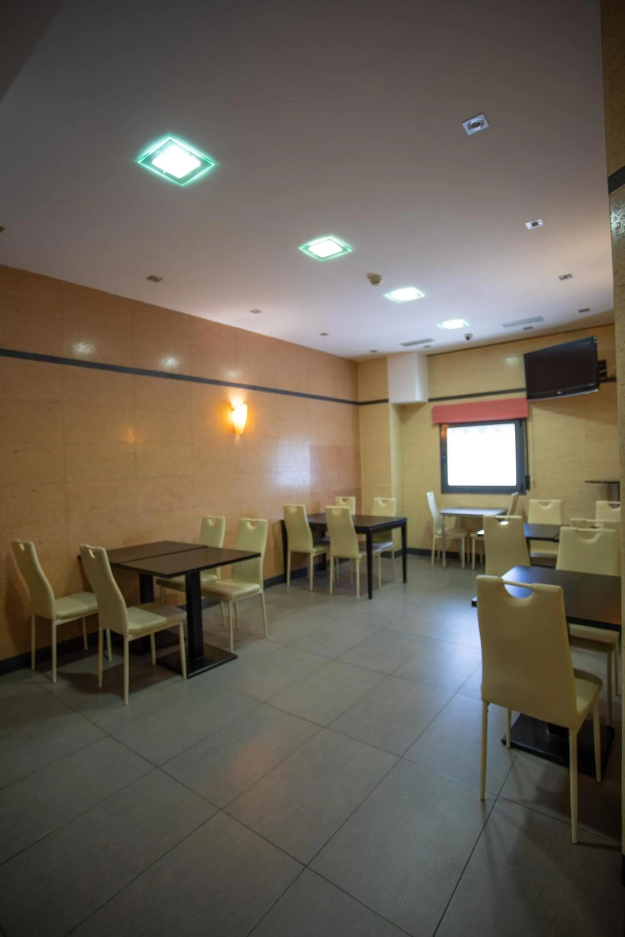 Restaurant/places to eat in Hotel LB Villa De Cuenca