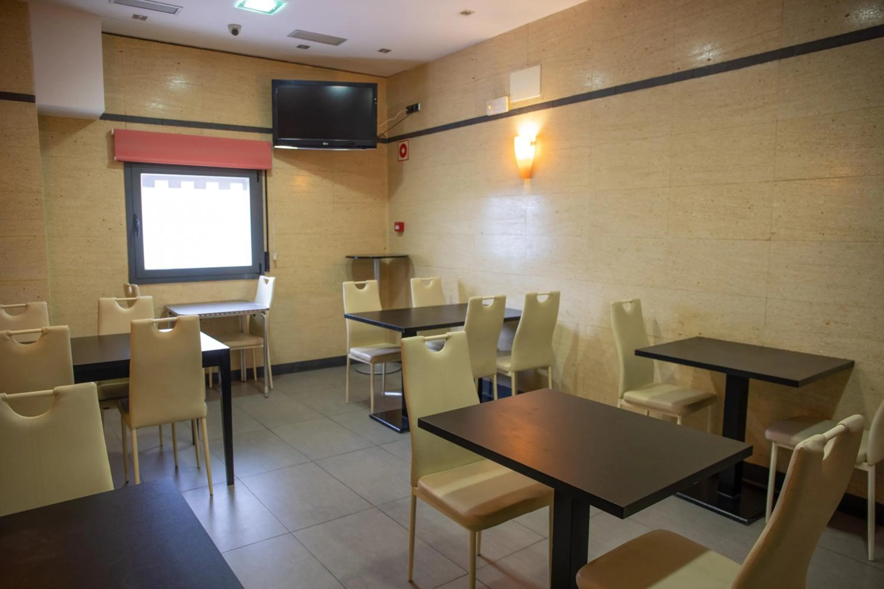 Restaurant/places to eat in Hotel LB Villa De Cuenca