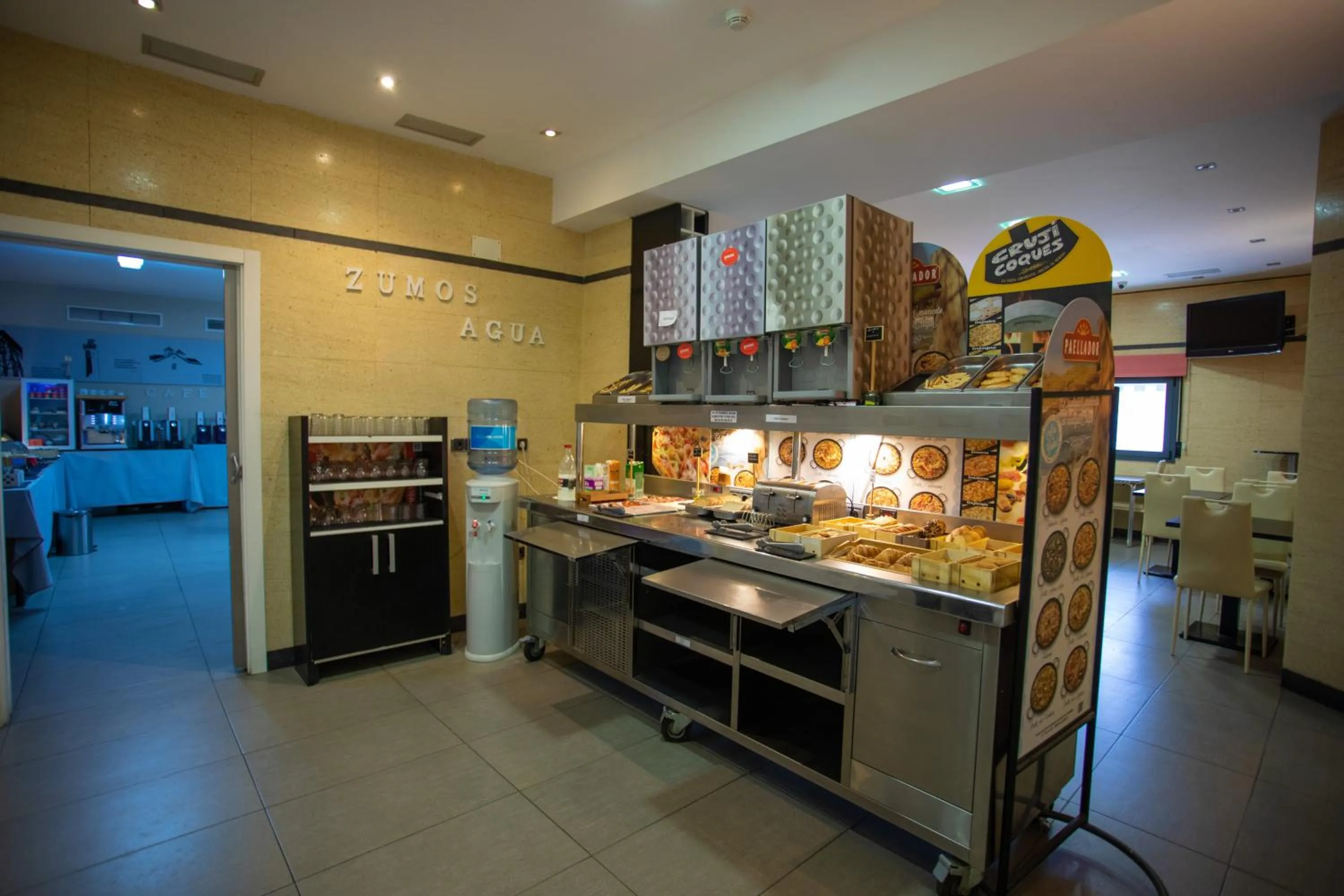 Buffet breakfast in Hotel LB Villa De Cuenca