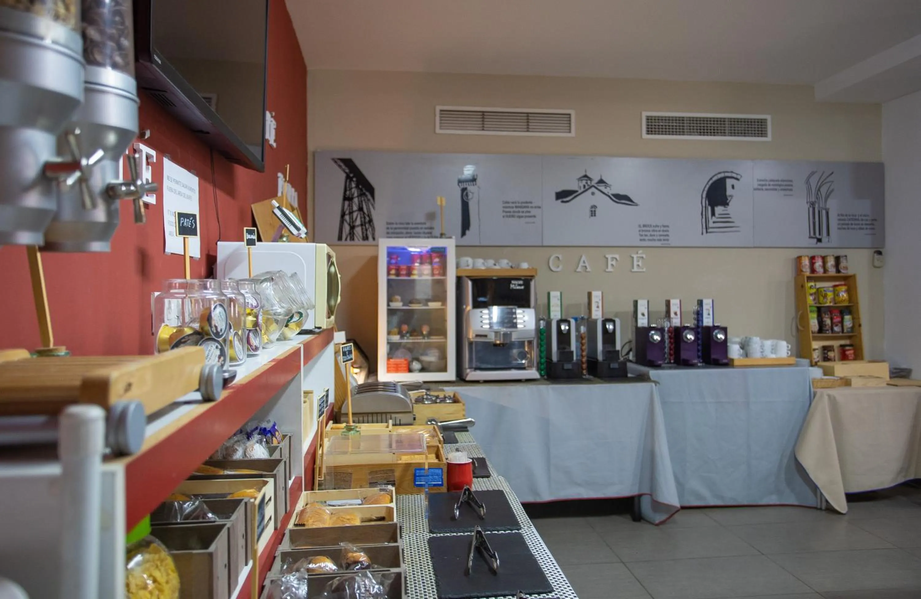 Buffet breakfast in Hotel LB Villa De Cuenca