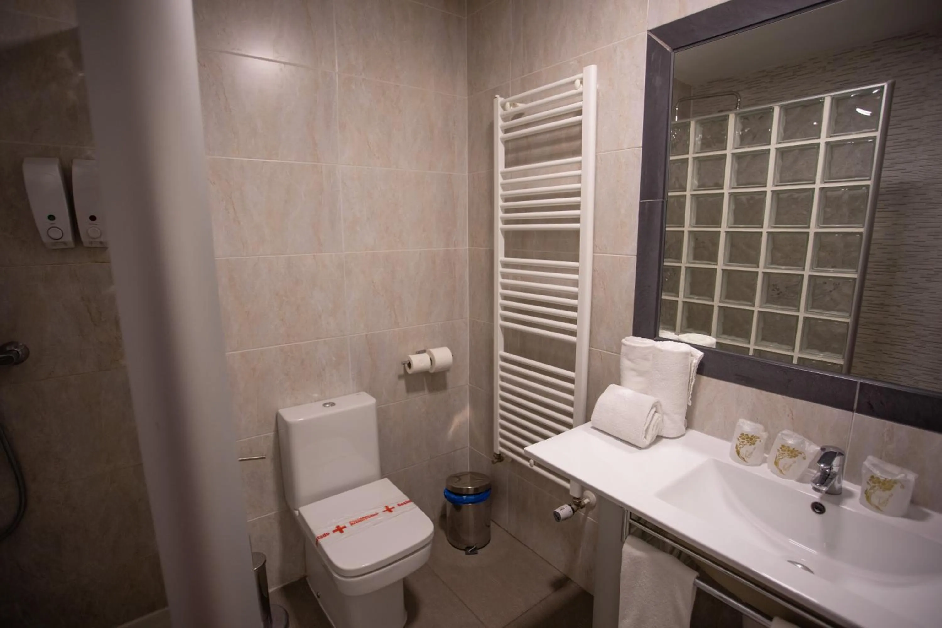 Shower in Hotel LB Villa De Cuenca