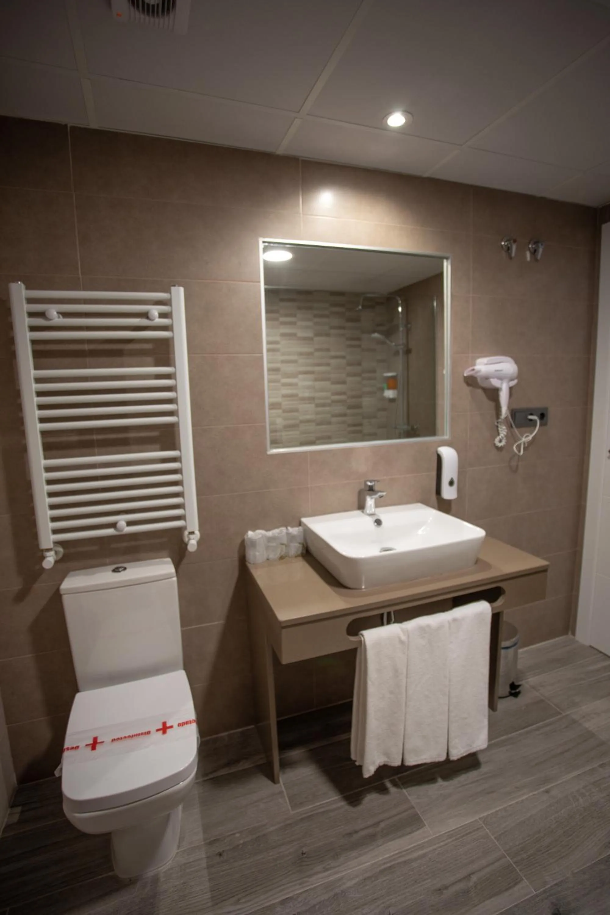 Toilet in Hotel LB Villa De Cuenca