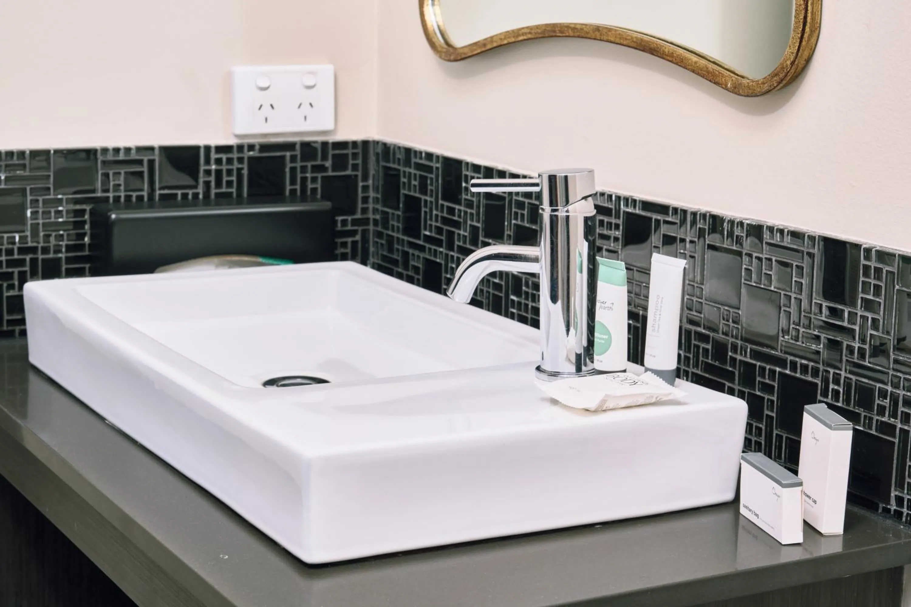 Bathroom in The Stirling Arms Hotel