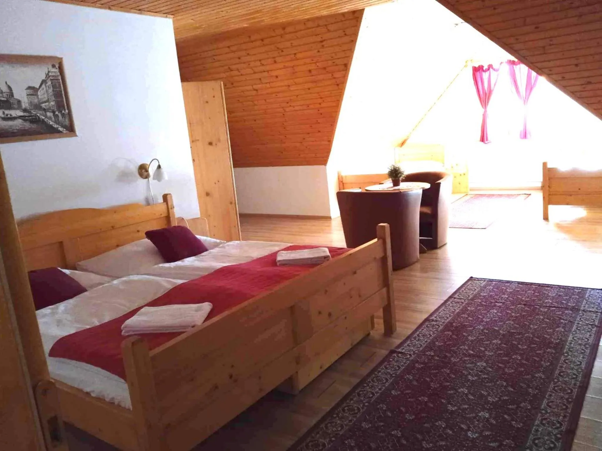 Restaurant/places to eat, Bed in Hotel Koliba