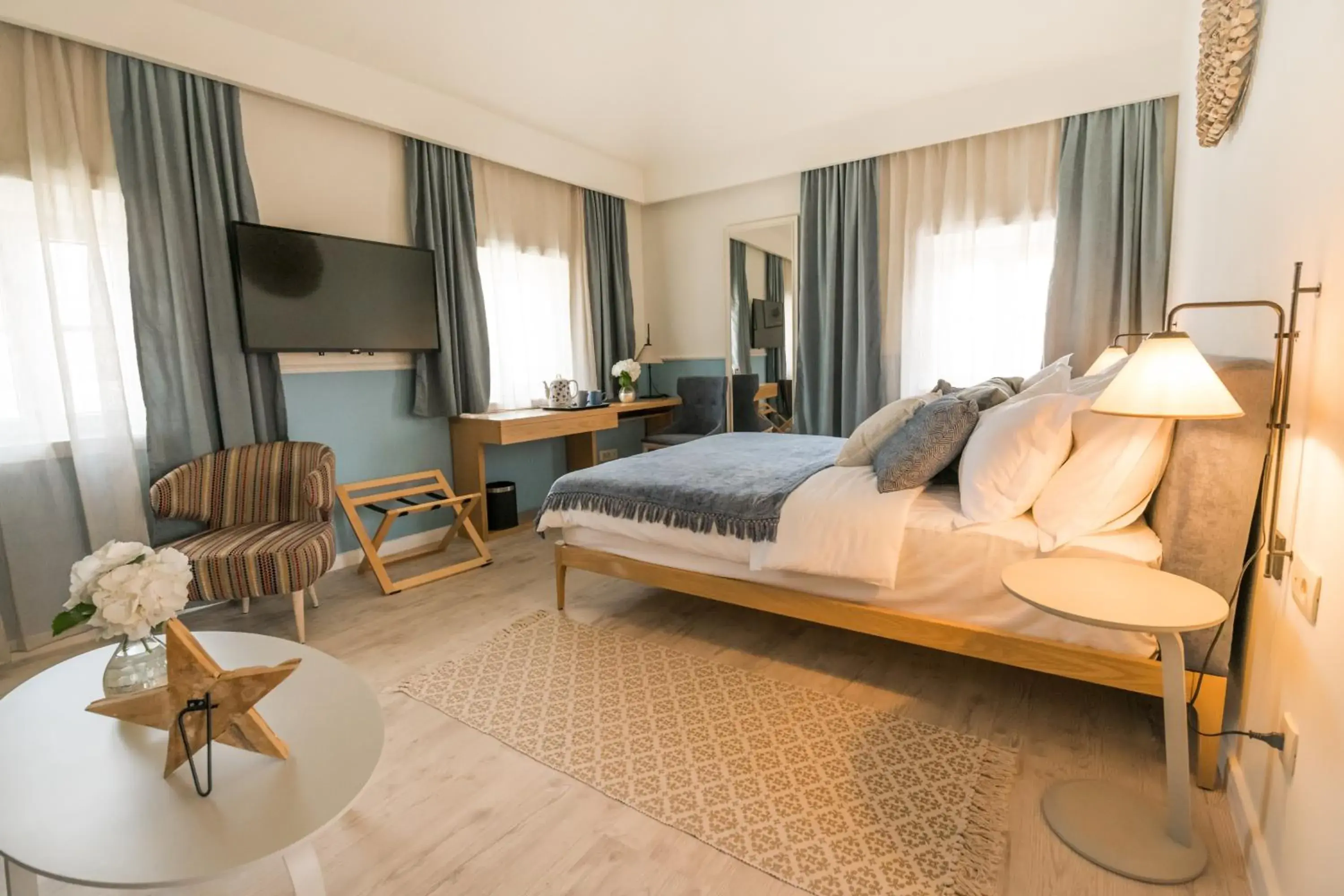 Deluxe Suite with Sea View in La Villa Boutique Hotel Deluxe Suite with Sea View in La Villa Boutique Hotel