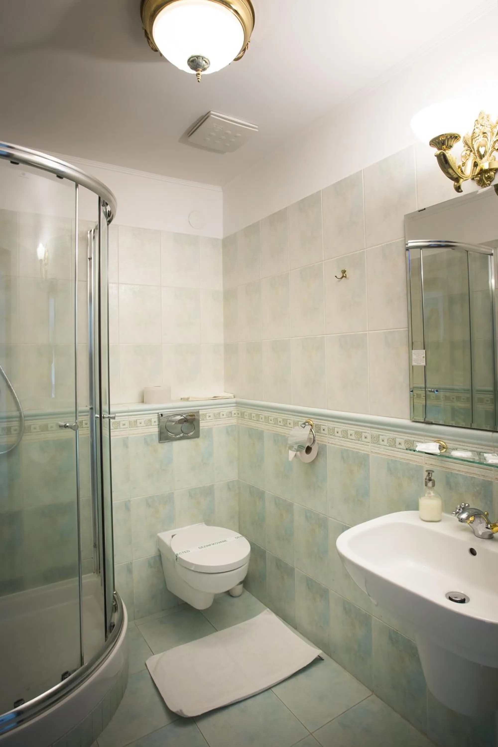 Shower in Hotel Bojnický vínny dom