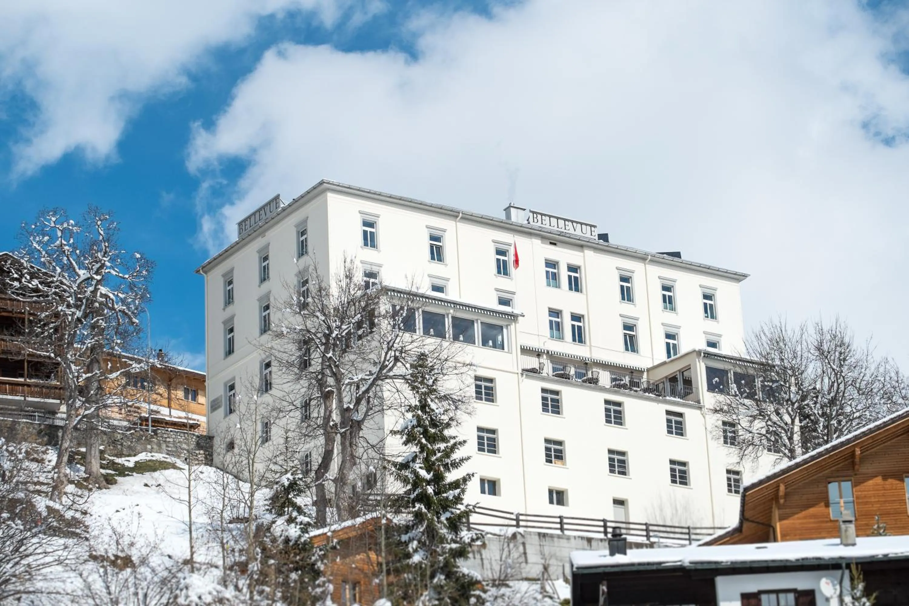 Property building in Boutique-Hotel Garni Bellevue Davos Wiesen