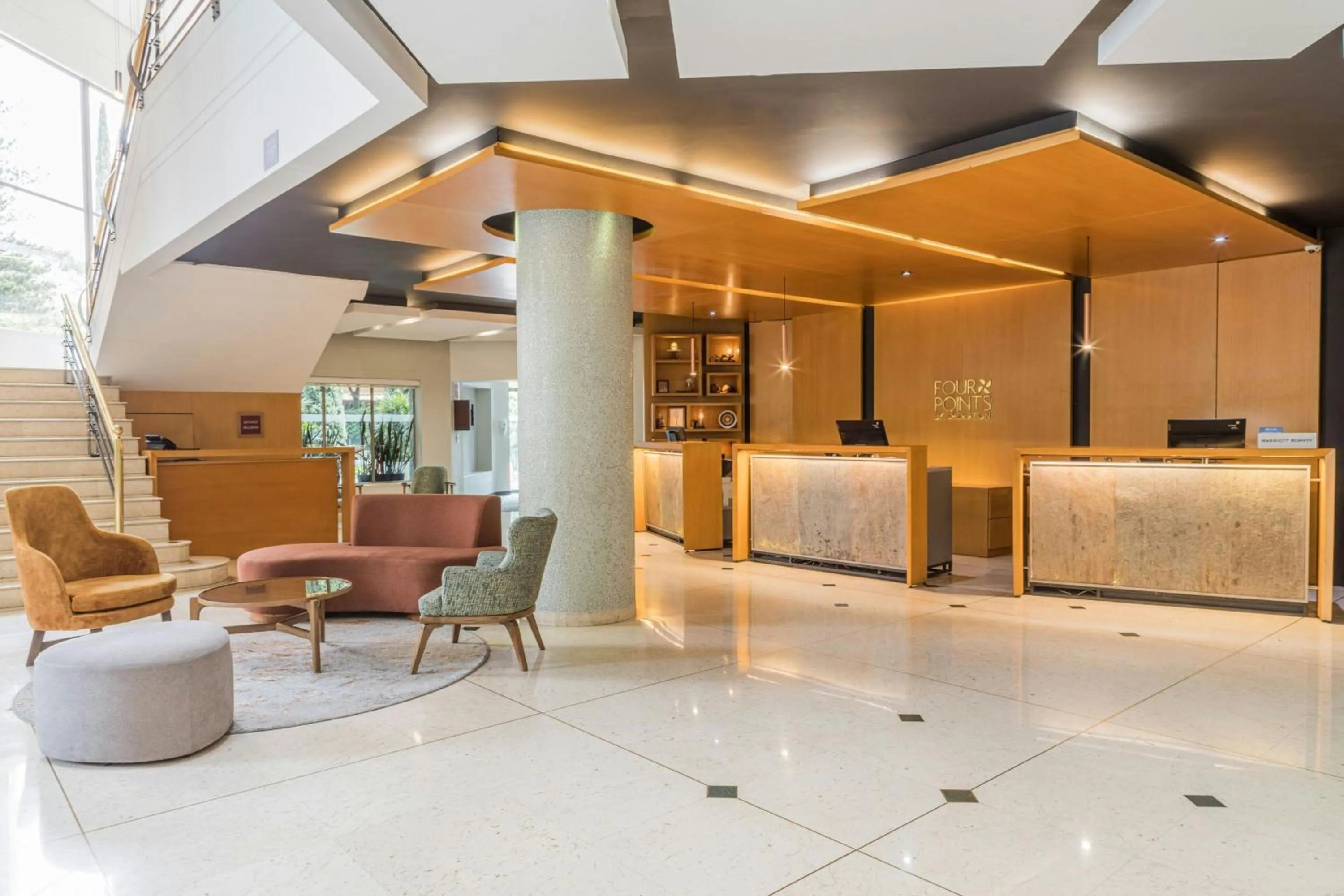 Lobby or reception in Four Points by Sheraton Medellín