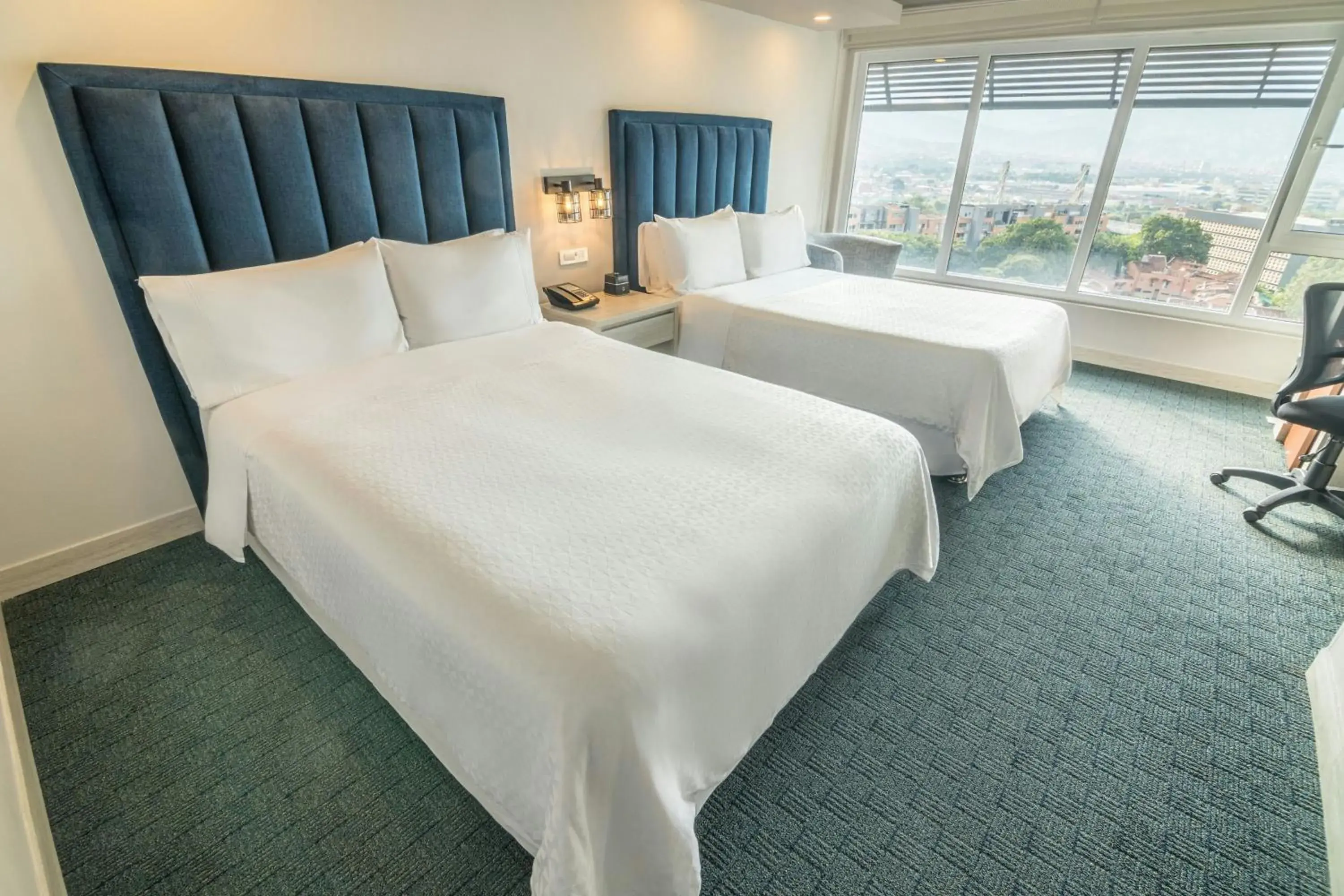 Double Room with Two Double Beds and Roll-In Shower - Mobility Accessible in Four Points by Sheraton Medellín Double Room with Two Double Beds and Roll-In Shower - Mobility Accessible in Four Points by Sheraton Medellín
