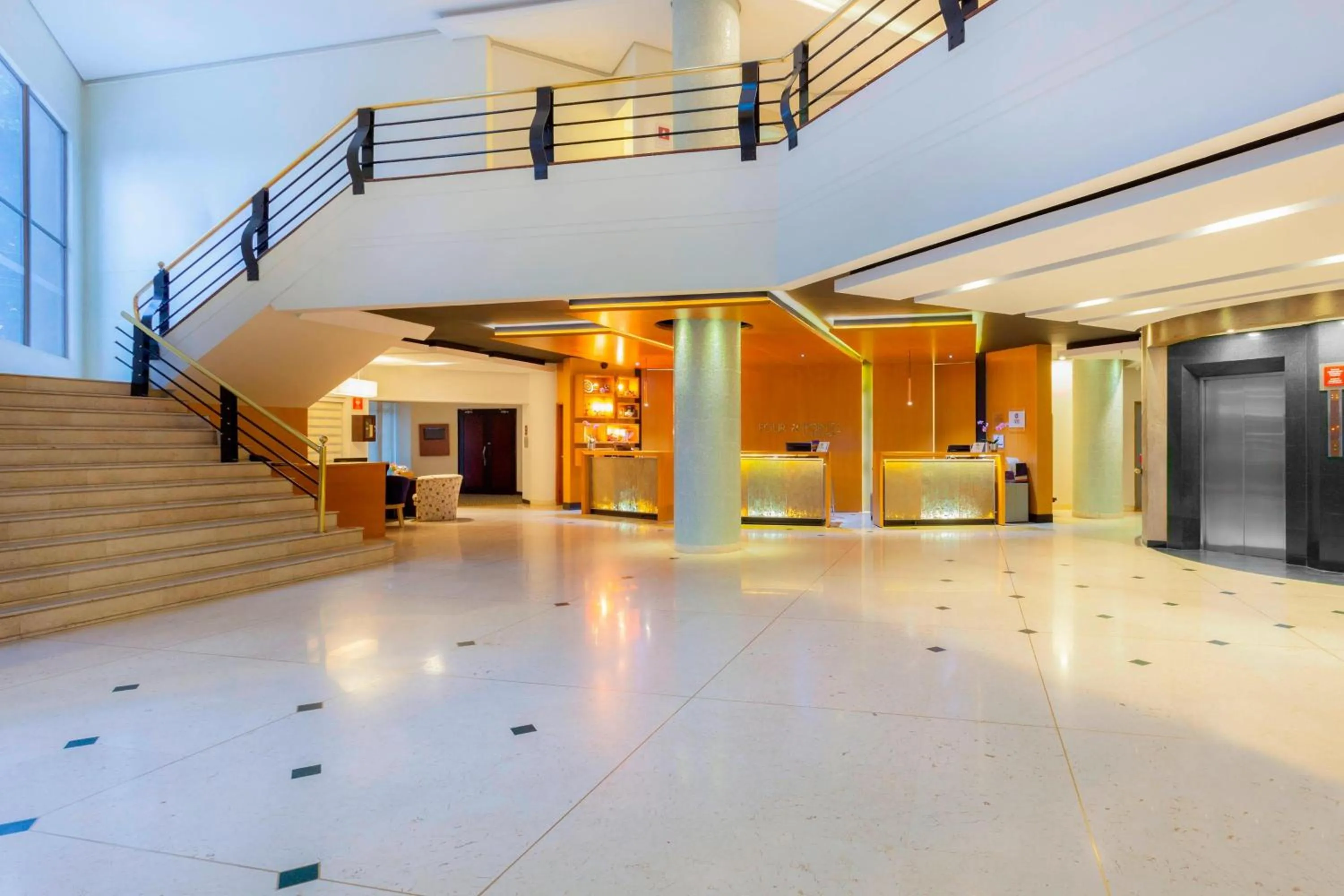 Lobby or reception in Four Points by Sheraton Medellín