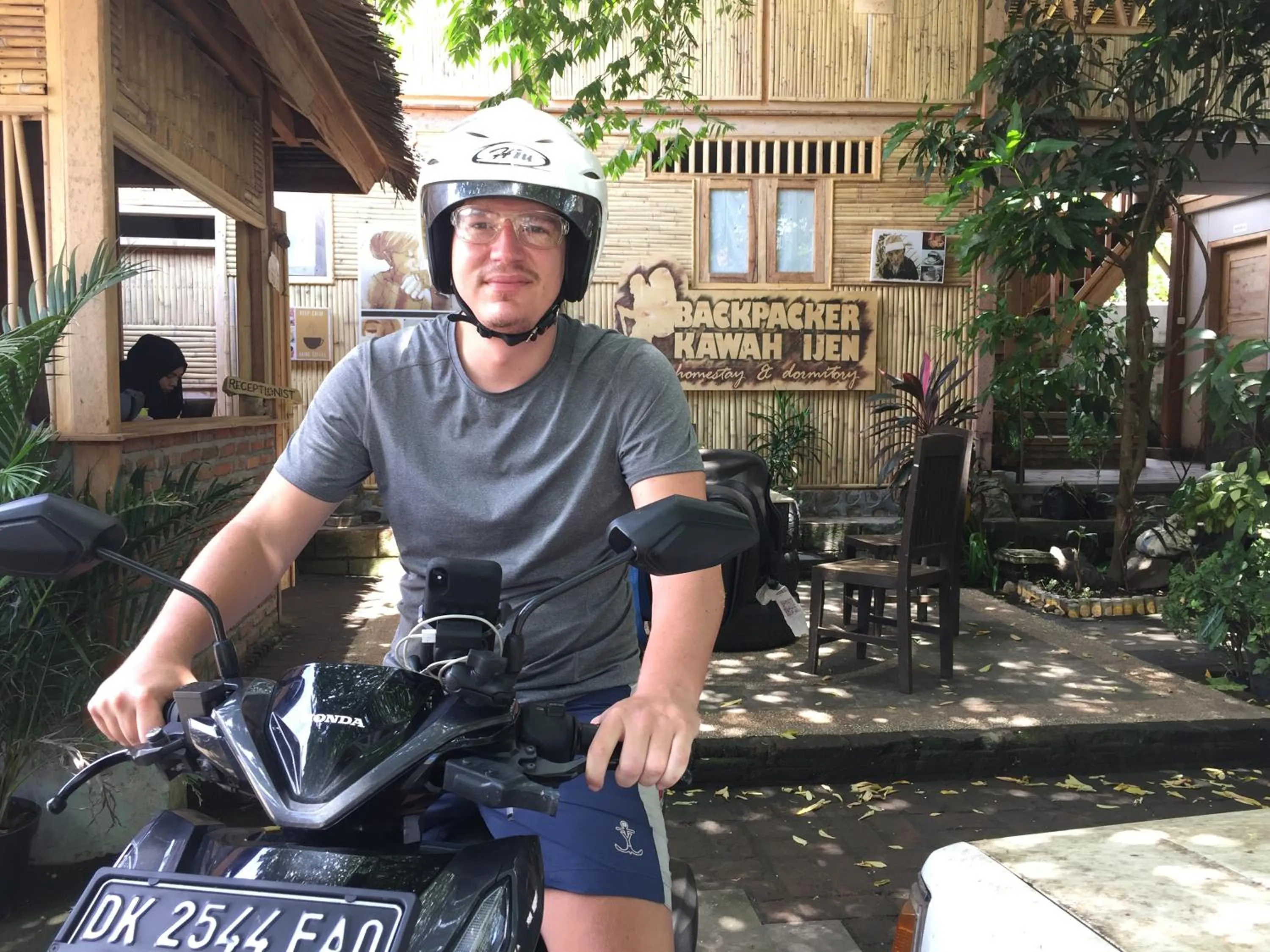 Backpacker Kawah Ijen