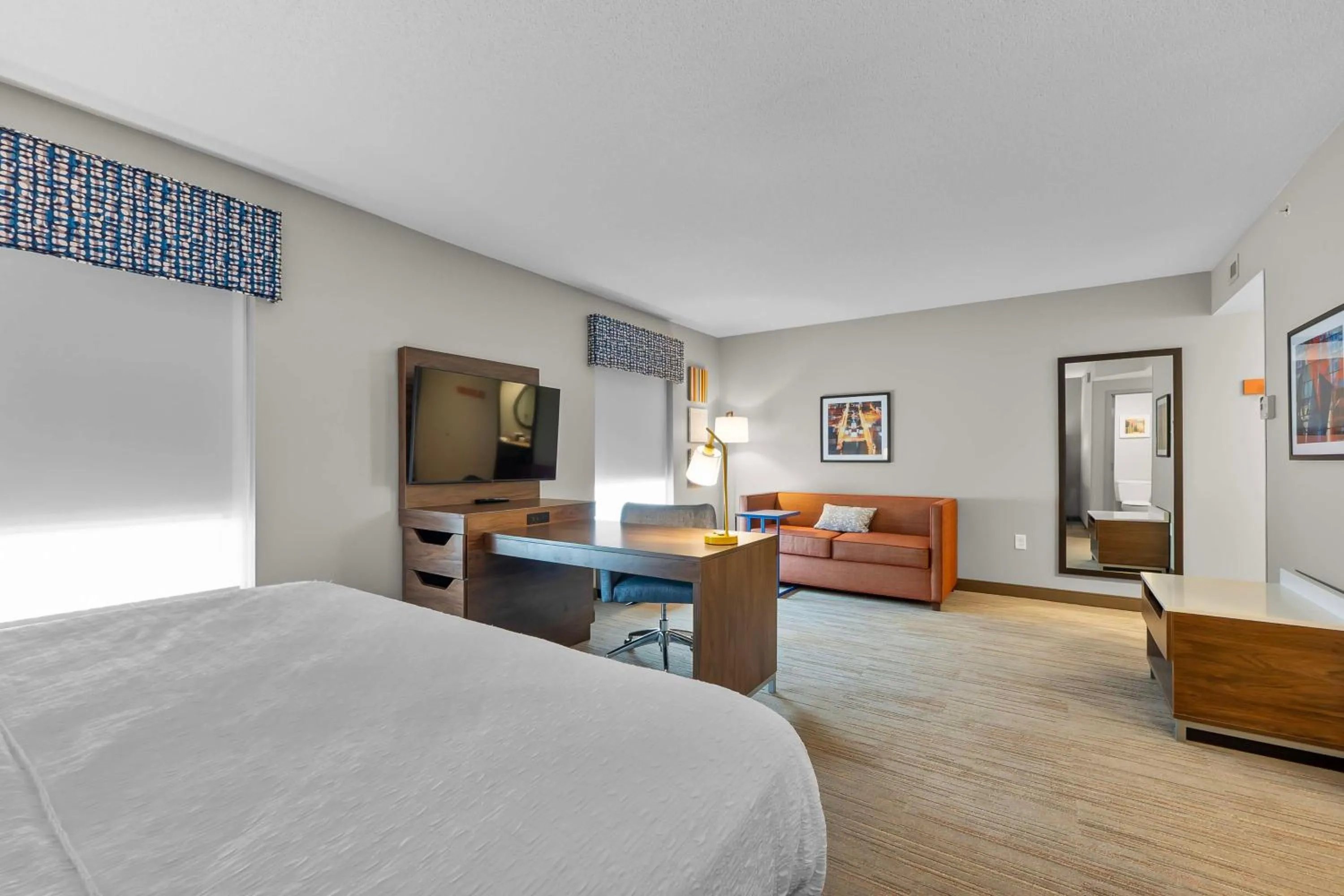 Living room, Bed in Hampton Inn & Suites - Saint Louis South Interstate 55